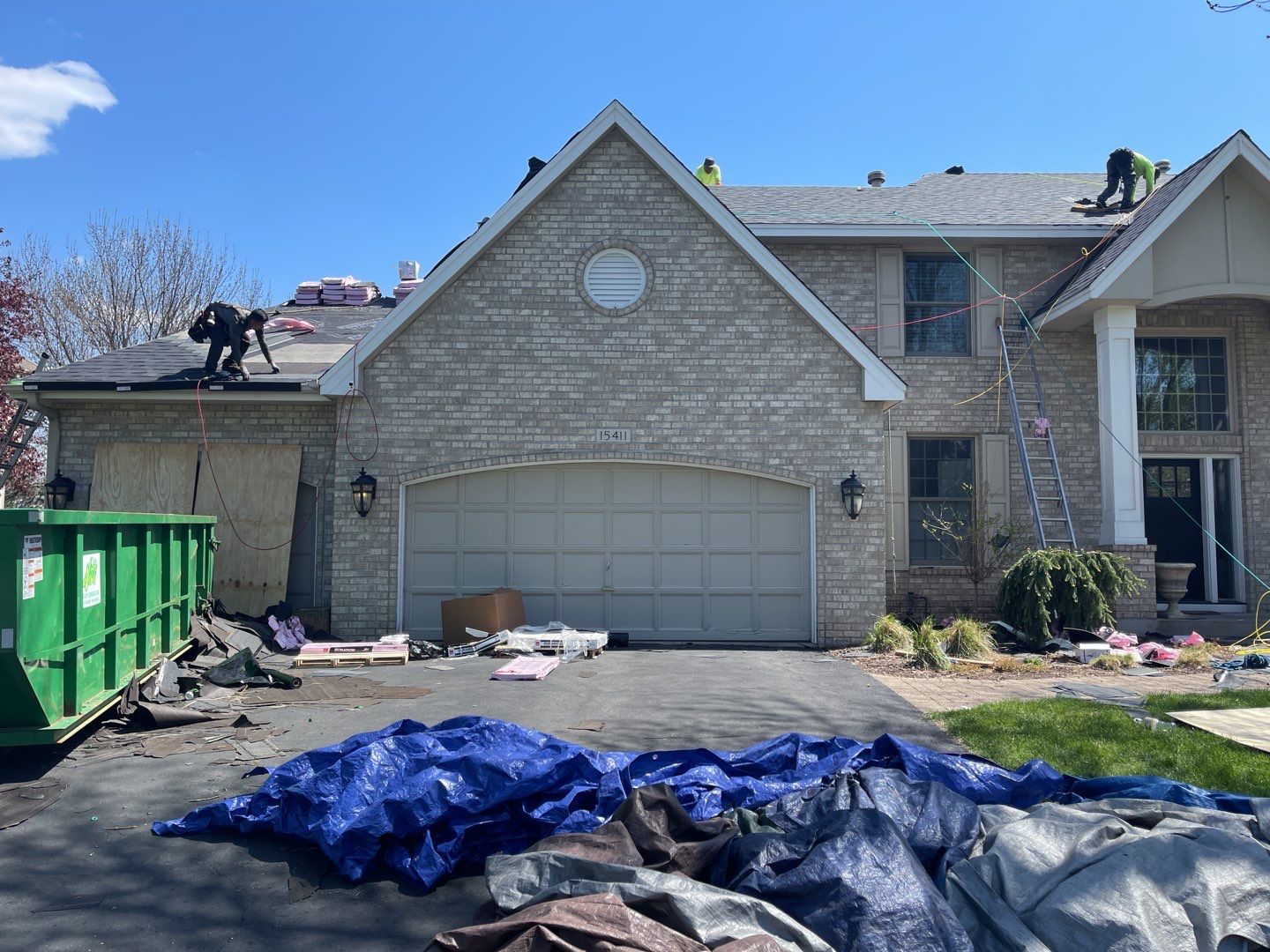 Eden Prairie, MN – Roof Replacement on Steep and High Roof by First Impressions Exteriors