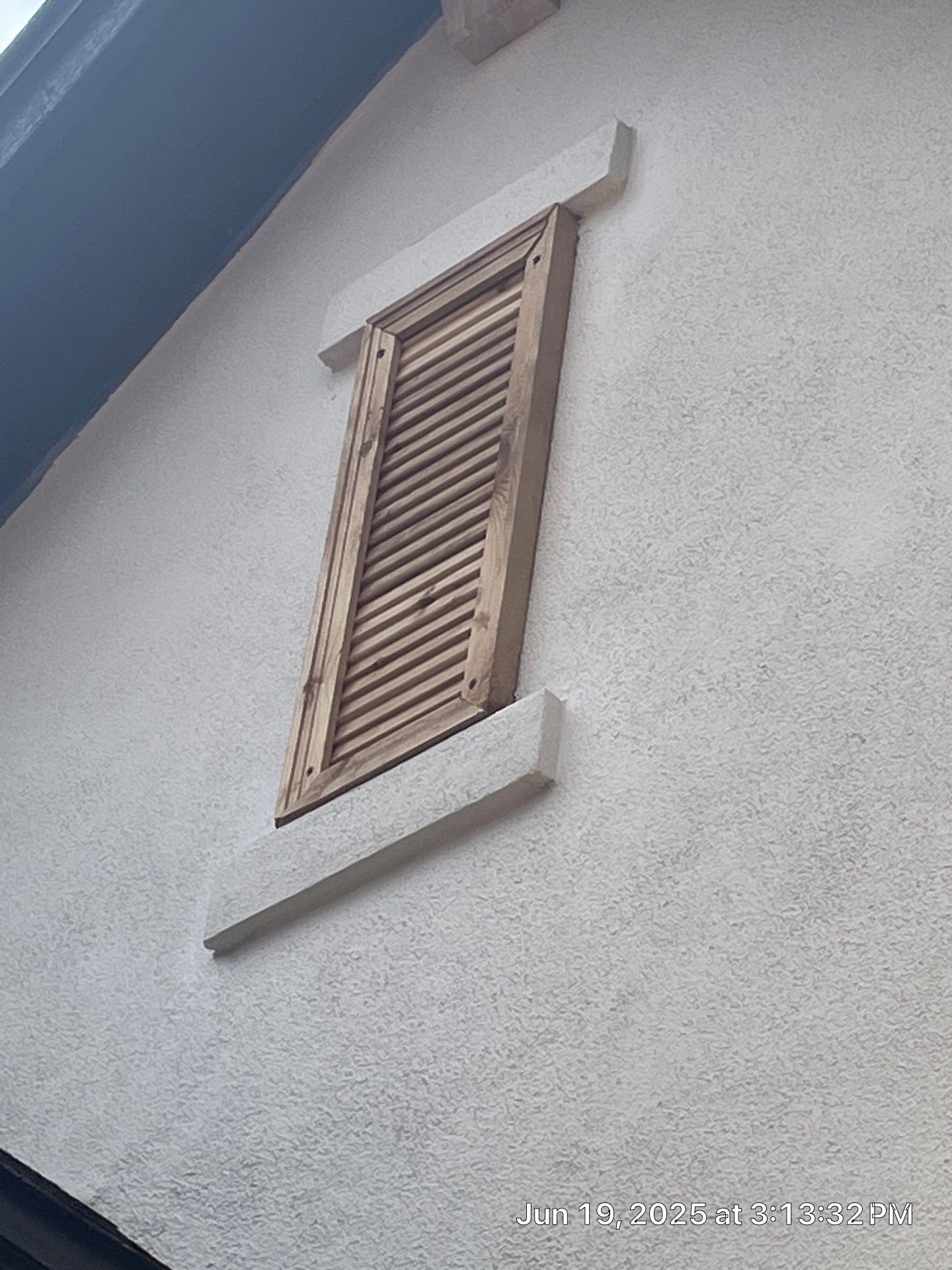 Magnolia Craftsmanship: Stucco and Foam Accents with Stone Integration by Apex Conventional Stucco Llc