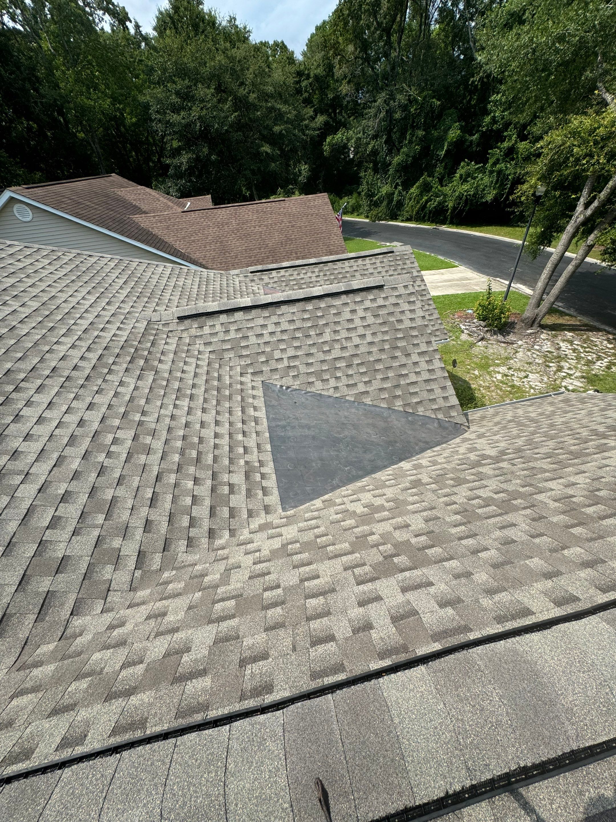 GAF HDZ - Weathered Wood by Linta Roofing Inc