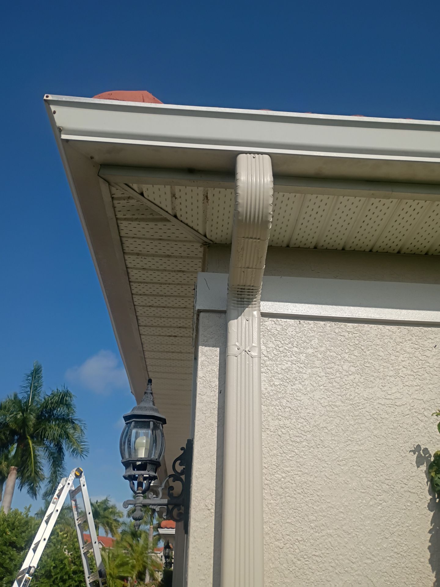 Aluminum Seamless Gutters using seal gutters in Fort Myers FL by Gutter Professors