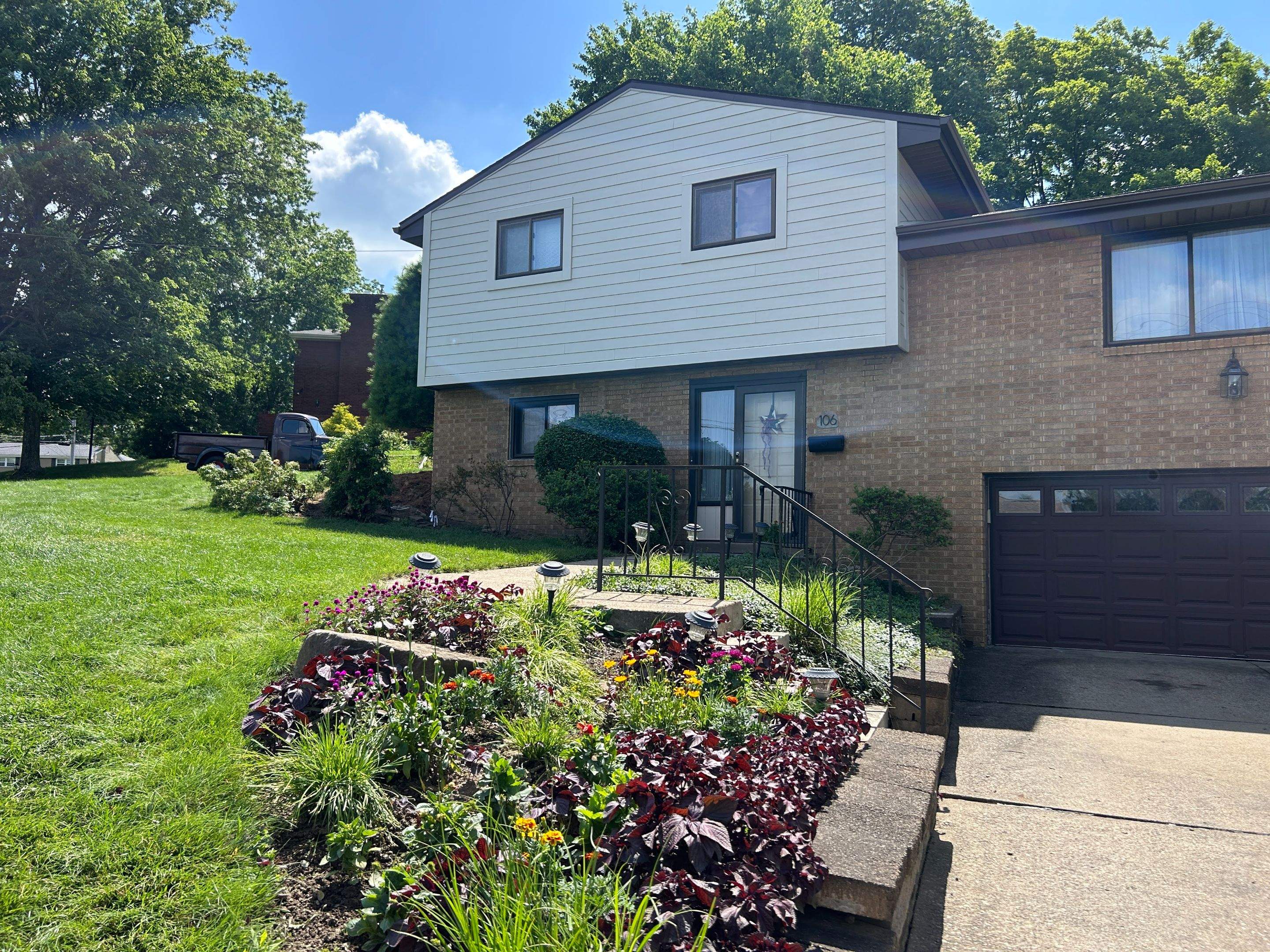 Horizontal Vinyl Siding Installation for Pittsburgh Split-Level Residence by Ideal Siding Pittsburgh