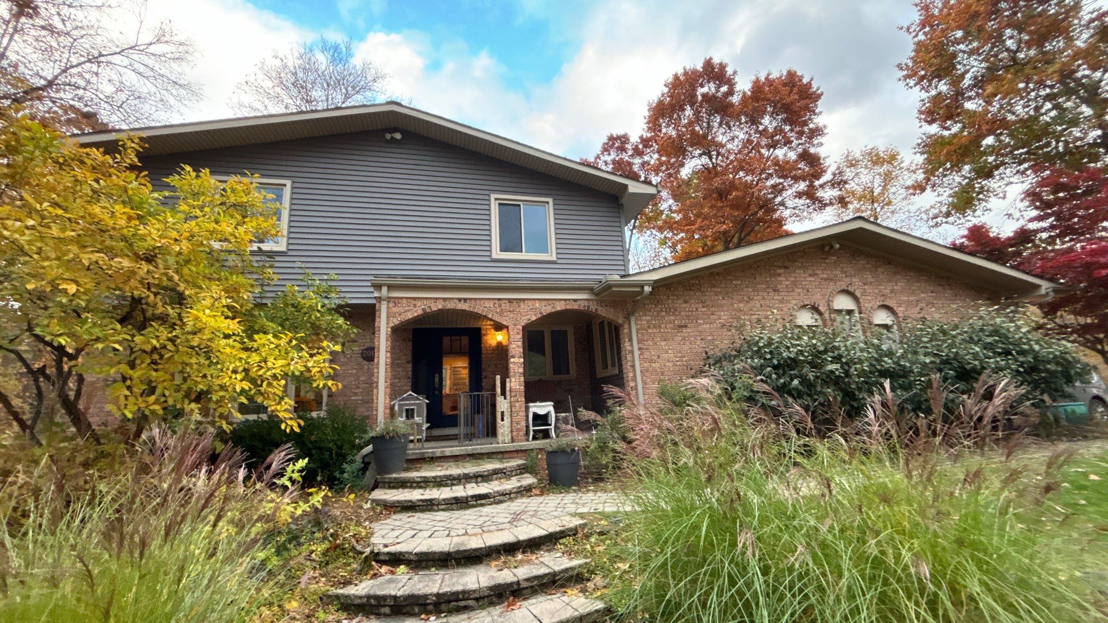 Siding Replacement using Alside Charter Oak D4.5" by 180 Contractors
