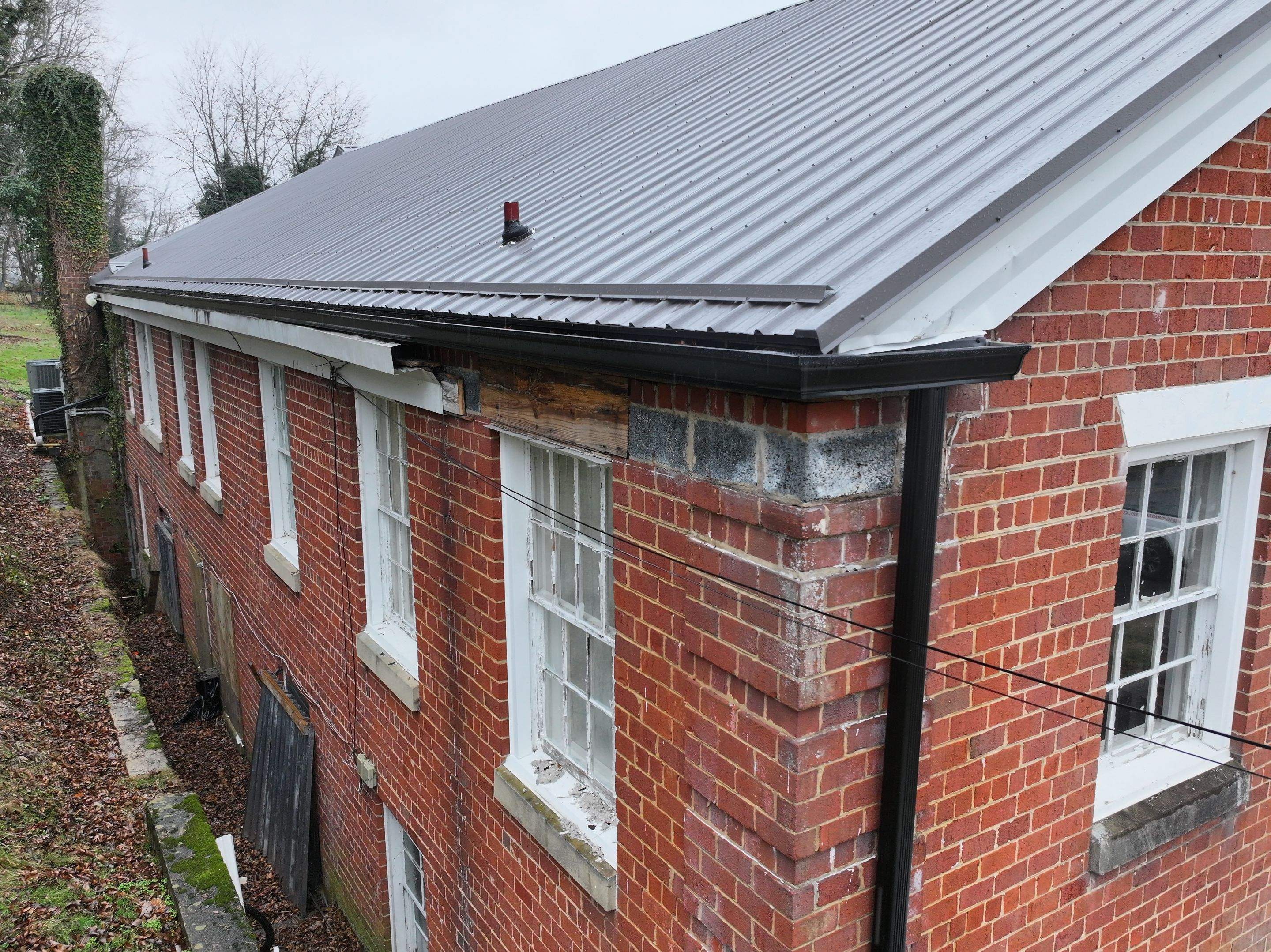 Harried Residence  by Omnia Roofing