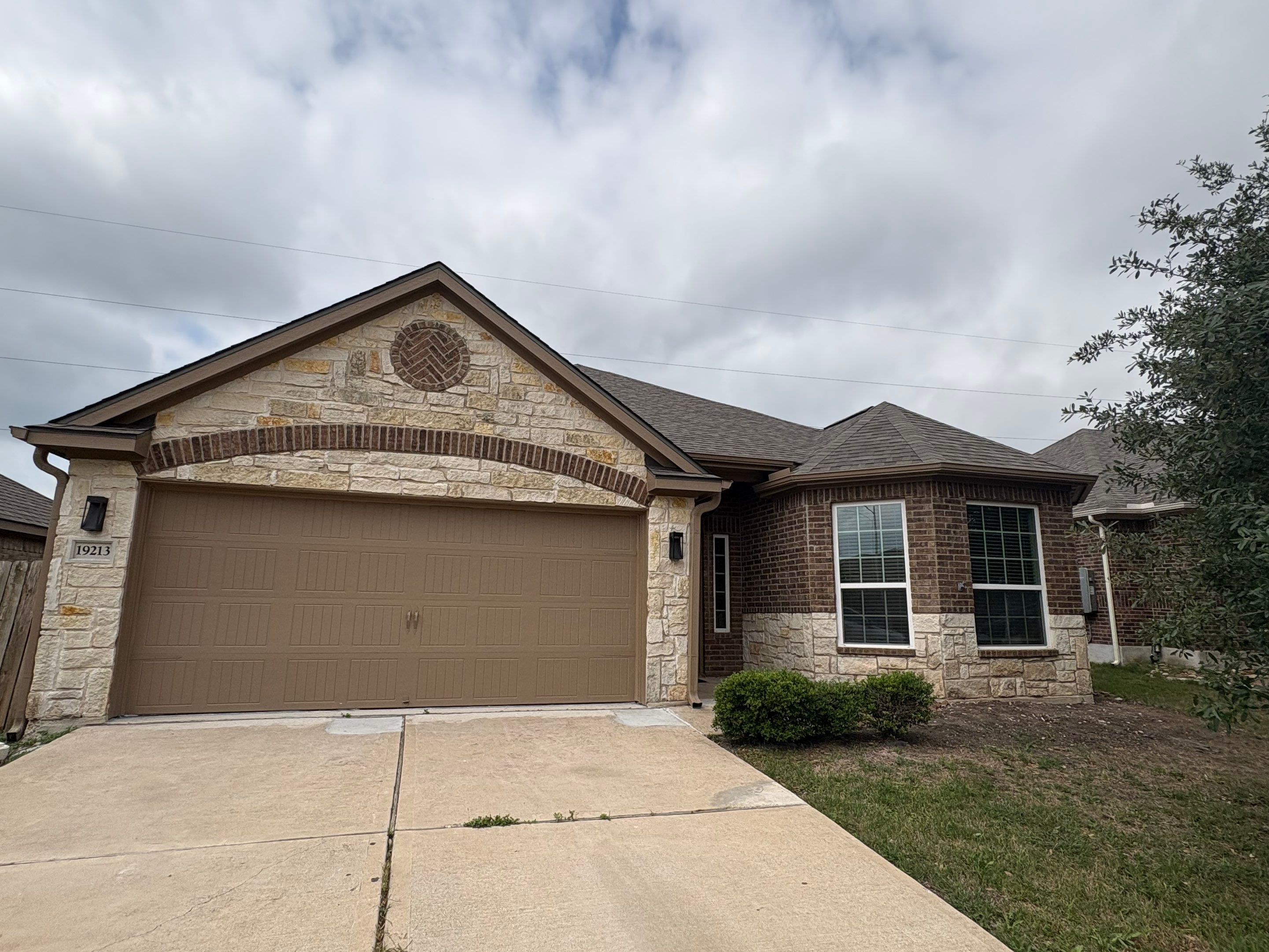 Residential Roofing Installation using Owens Corning Oakridge by Kstylez Roofing & Construction