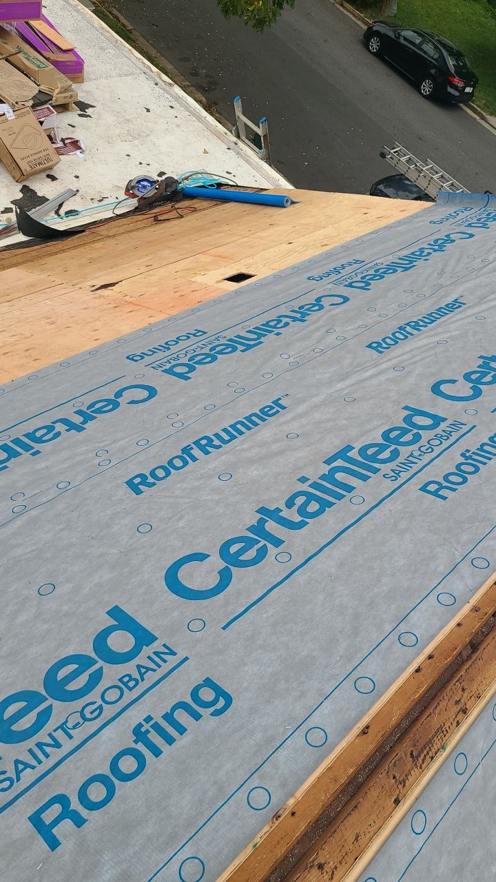 Arlington: CertainTeed Landmark Designer Shingles in Colonial Slate by RM Banning, Inc.