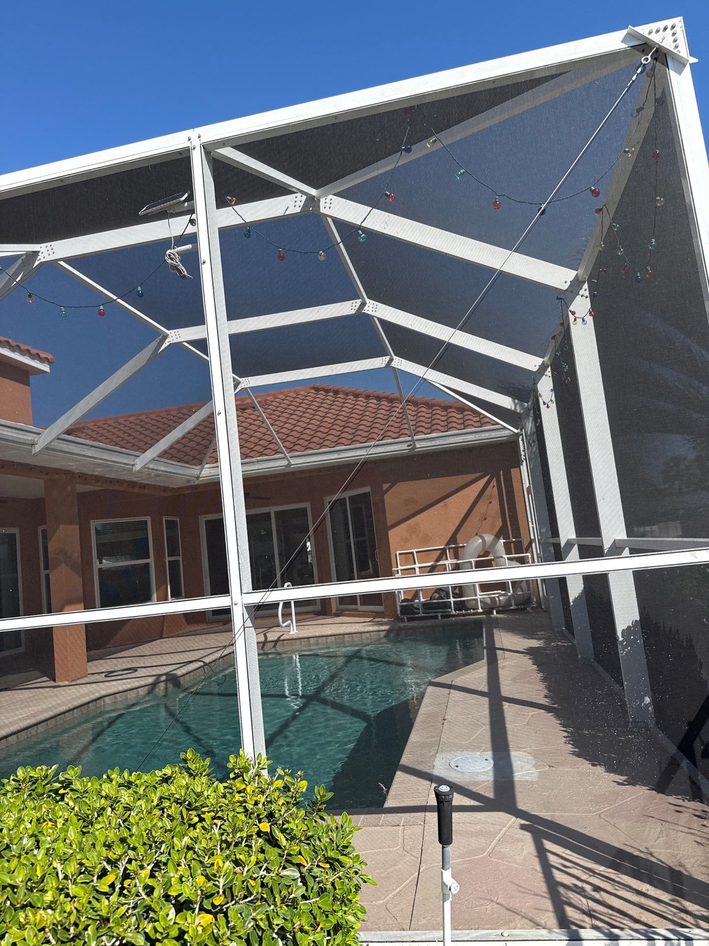 7 inch seamless gutters using Seamless Aluminum Gutters in Fort Myers, FL by Gutter Professors