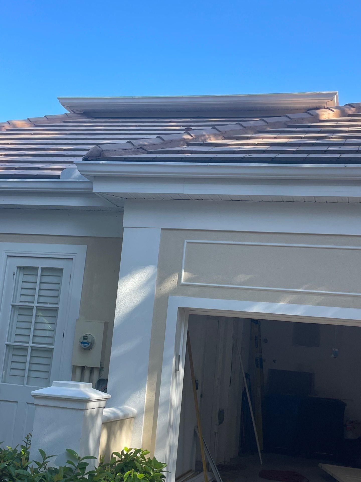 7-Inch Seamless Gutters for Large Roofs in Osprey FL by Gutter Professors