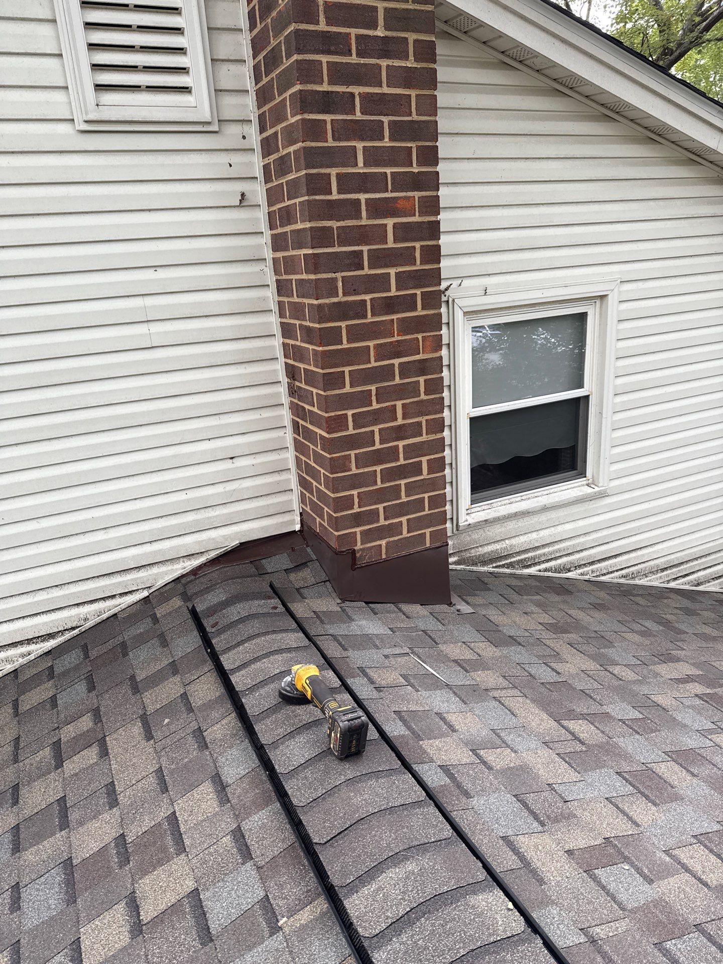 Springfield : Residential Roof Replacement with CertainTeed Landmark Pro in Max Weathered Wood  by RM Banning, Inc.