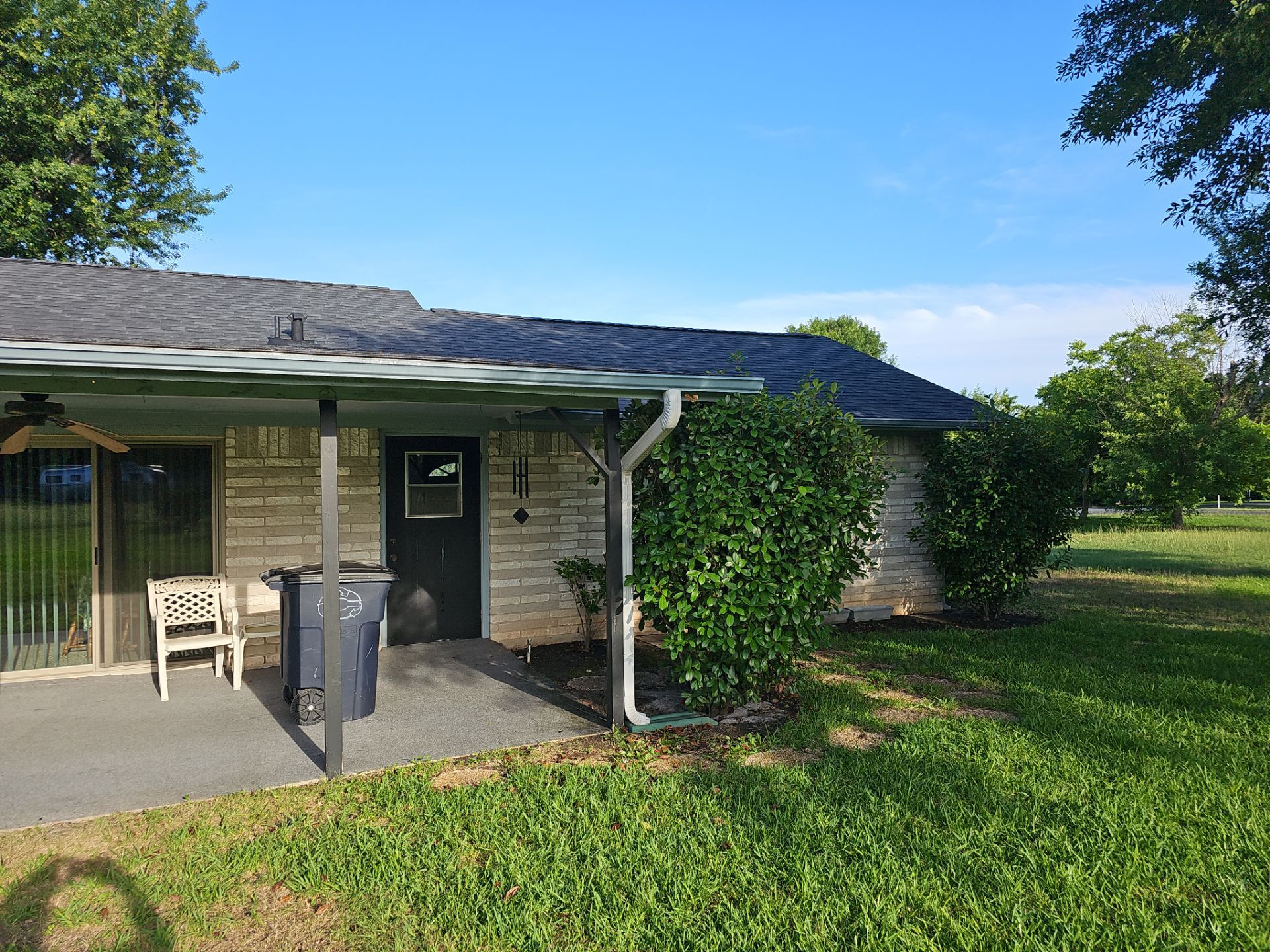Residential Roofing Installation using Owens Corning Oakridge Onyx Black by DeZign Roofing & Exteriors