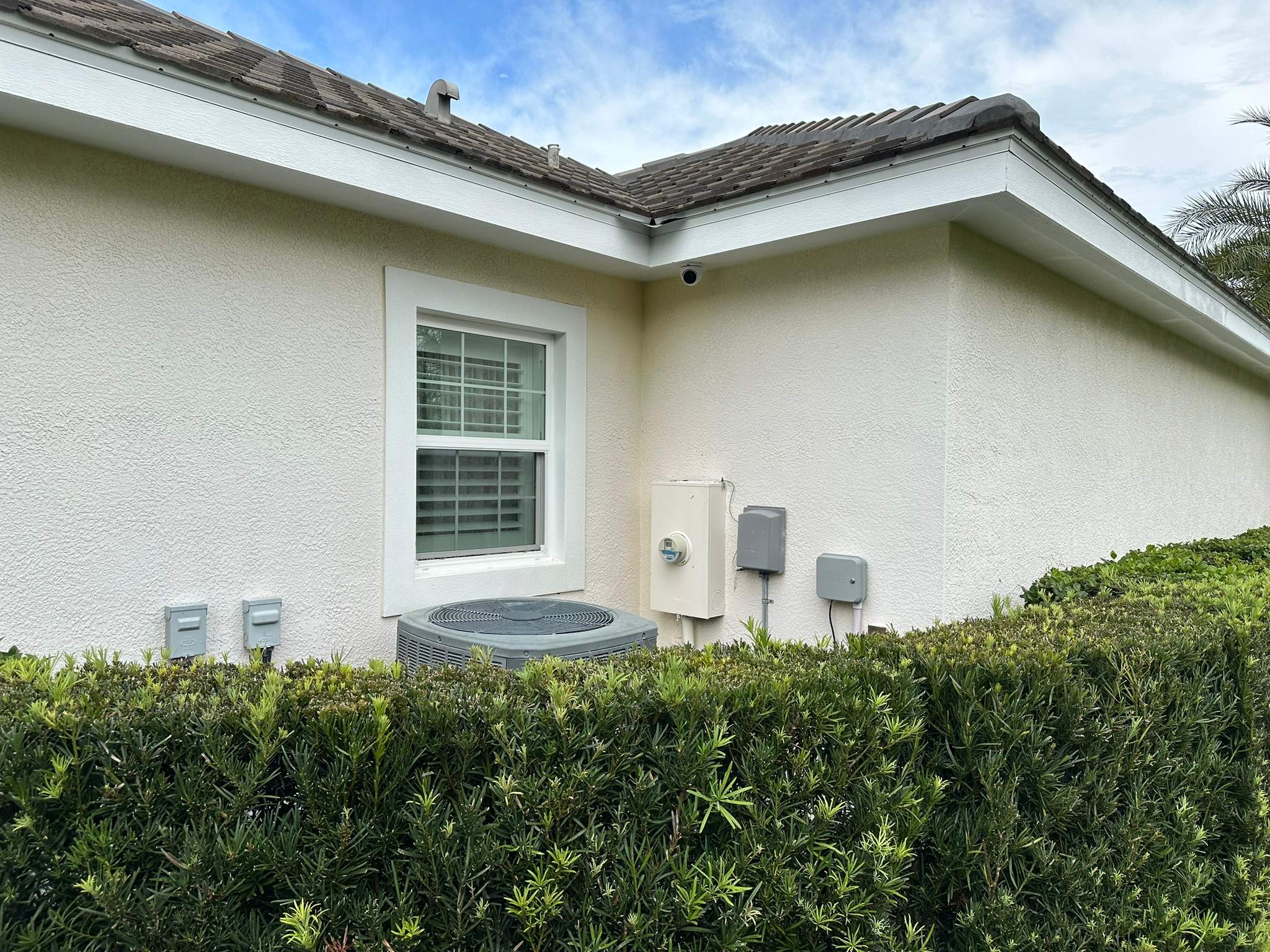 House Wash & Pool Screen Enclosure Cleaning in Winding River Community, Bradenton, FL | Sunshine AquaWash by Sunshine AquaWash
