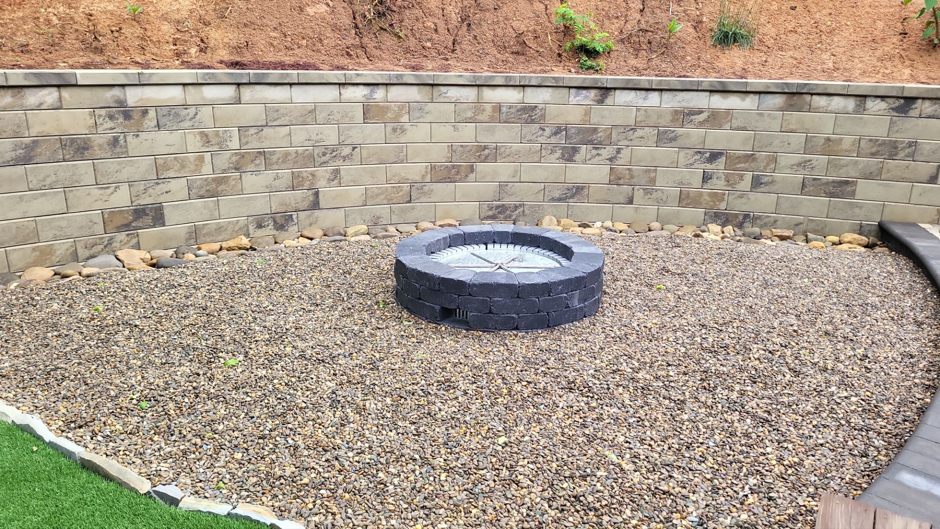 Outdoor Living Space by B&B Landscaping