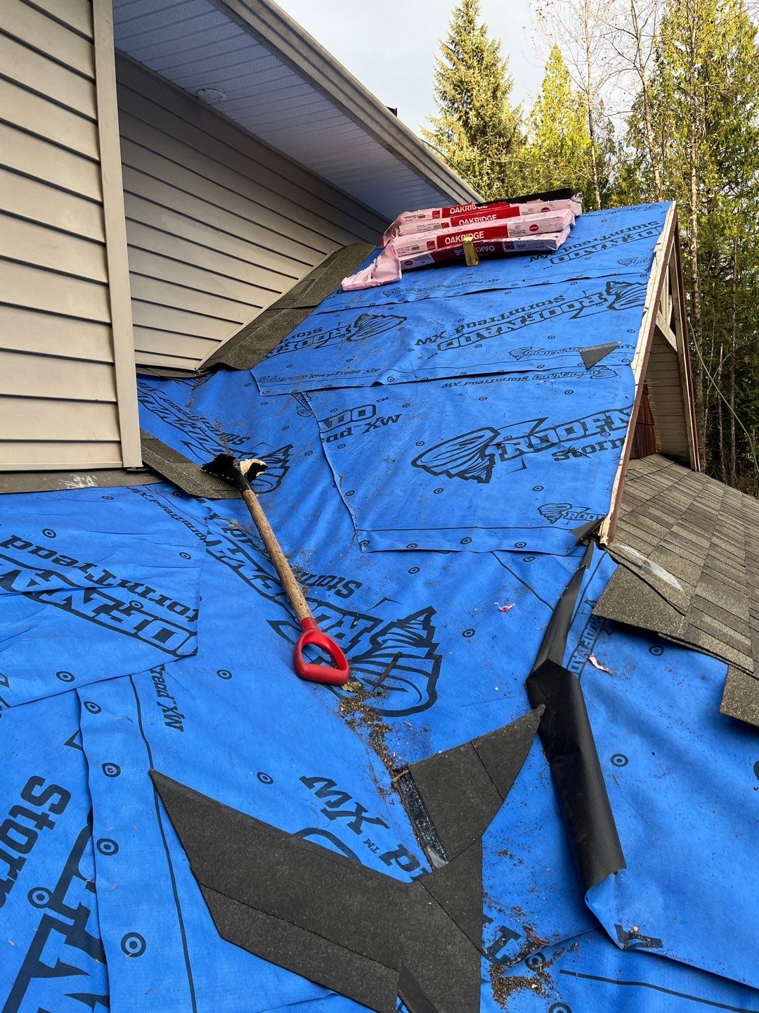 Residential Roofing Installation using OC Oakridge shingles by Top Notch Roofing Inc