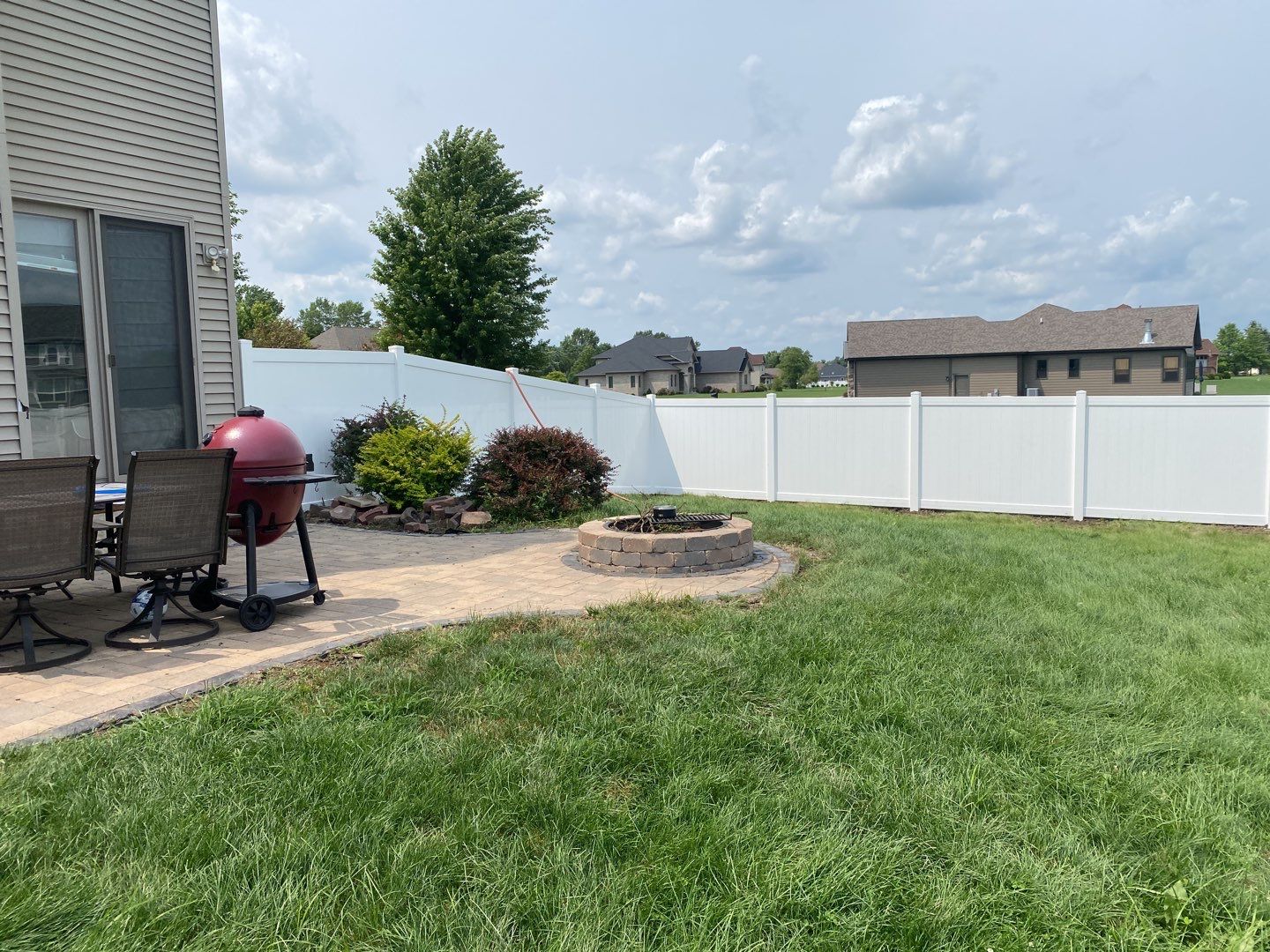 vinyl fence using vinyl fence by Kraz Construction