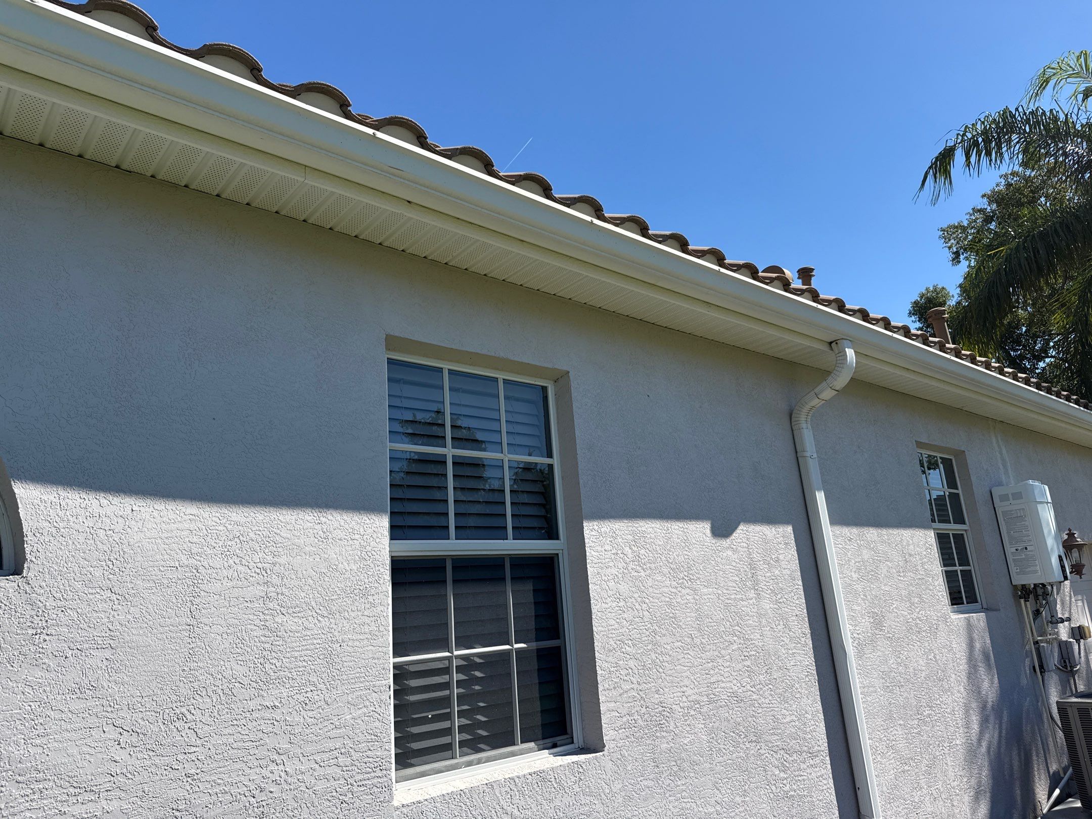 House Wash, Pool Deck & Screen Enclosure Cleaning | University Park, Sarasota FL by Sunshine AquaWash