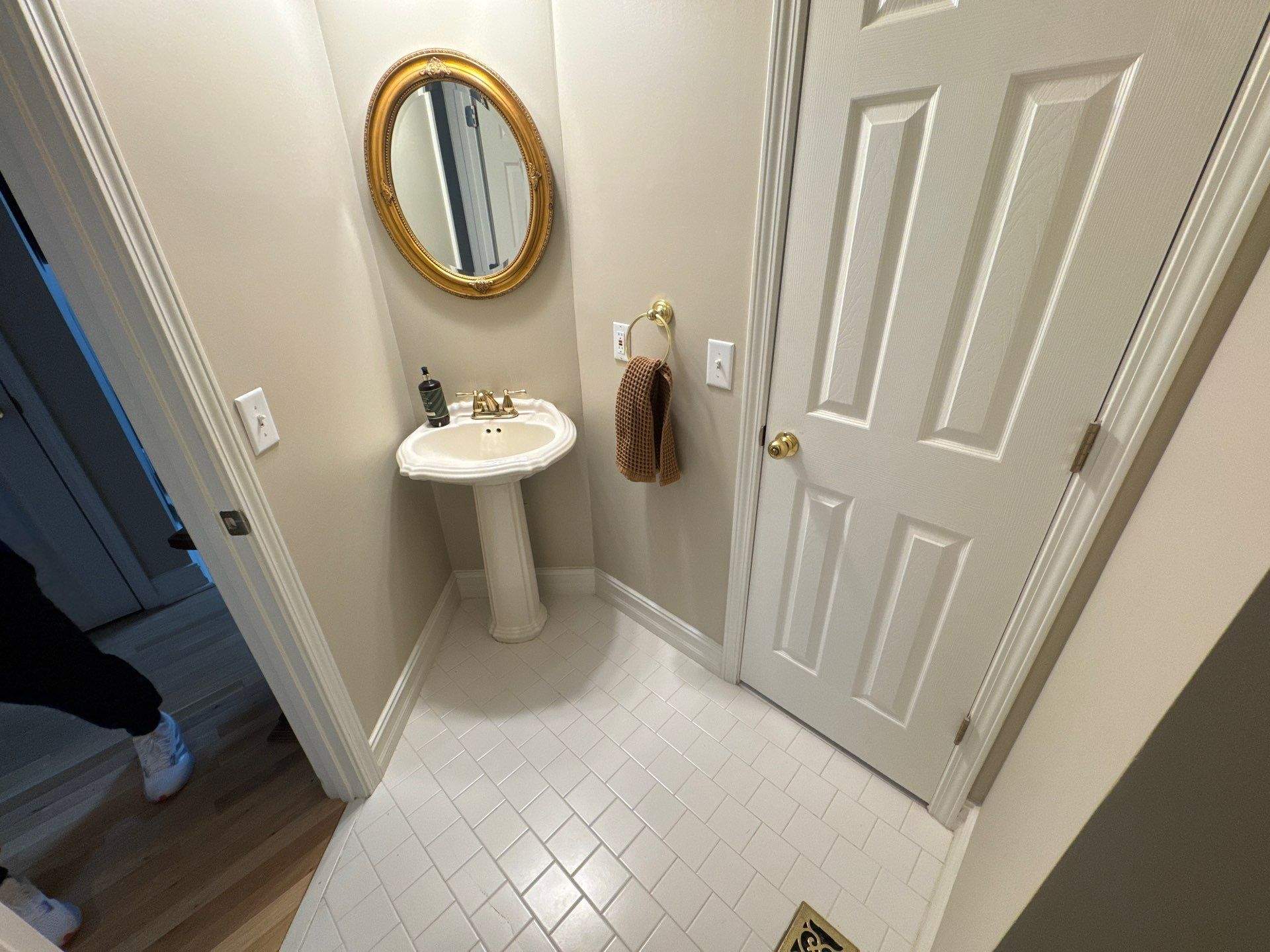 Hall bathroom renovation by Prudencio