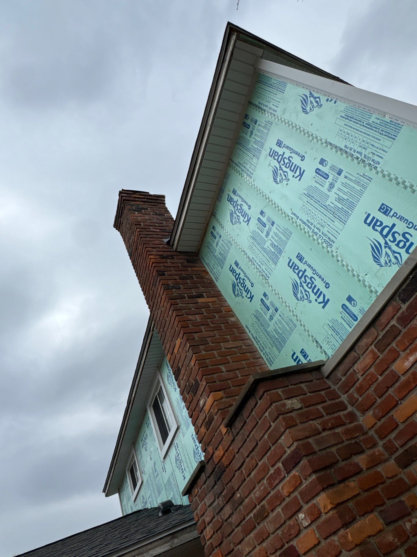 Siding Replacement using Alside Charcoal Smoke and Roof Replacement using Owens Corning Peppercorn by 180 Contractors