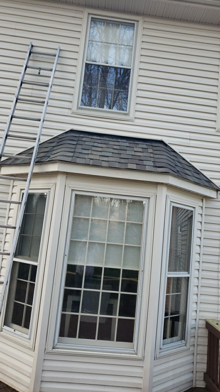 Fairfax Station: CertainTeed Landmark Pro Designer Shingles in Max Def Weathered Wood by RM Banning, Inc.