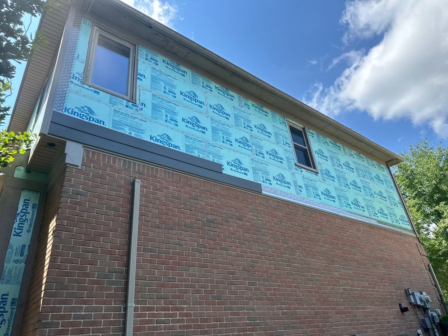 Roof Replacement using Owens Corning Peppercorn and Siding Replacement using Ascend Charcoal Smoke by 180 Contractors