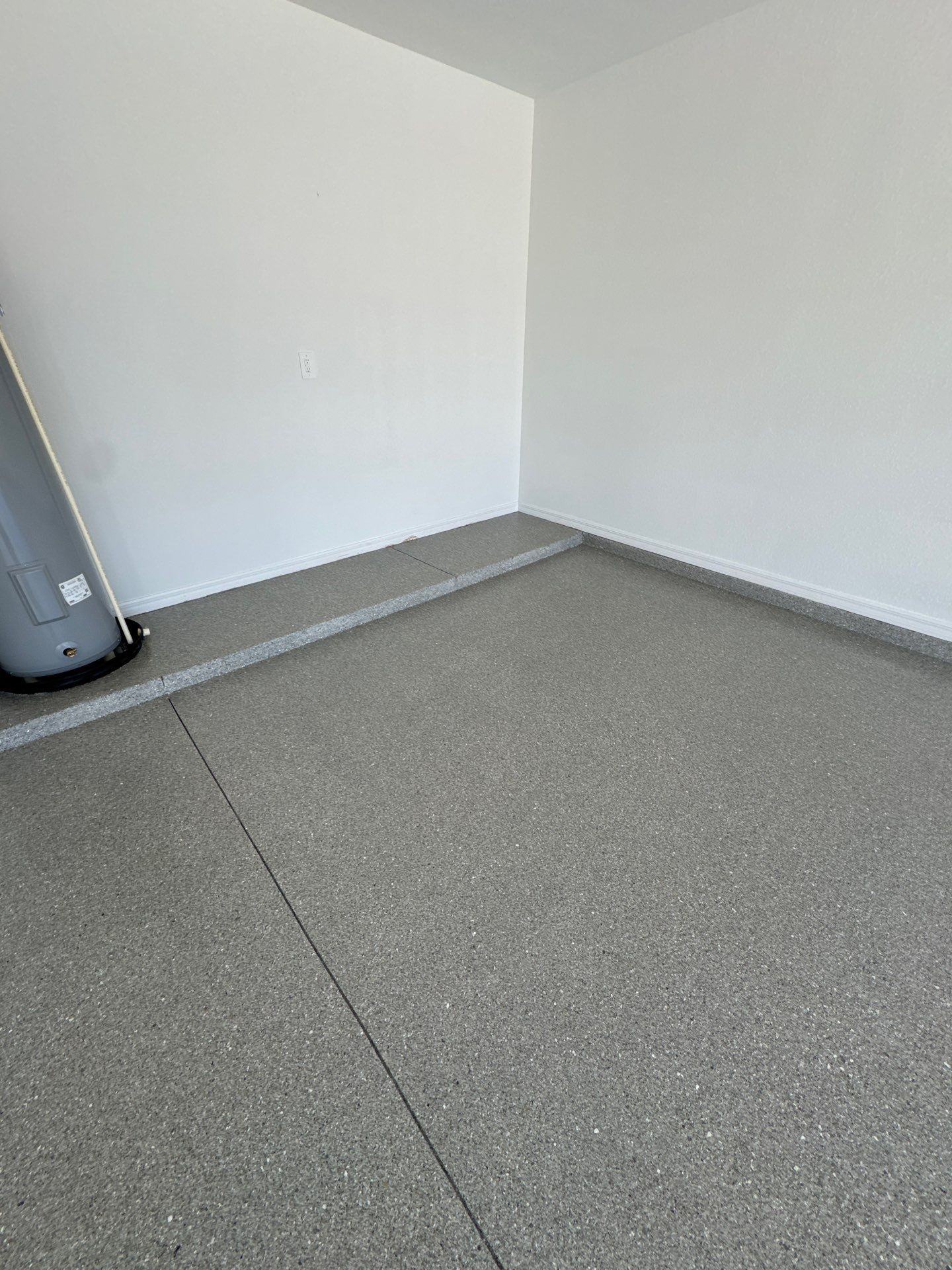 Artisanal Garage Finish: Multi-Toned 'Hybrid' Flake System by Performance Floors & Coating
