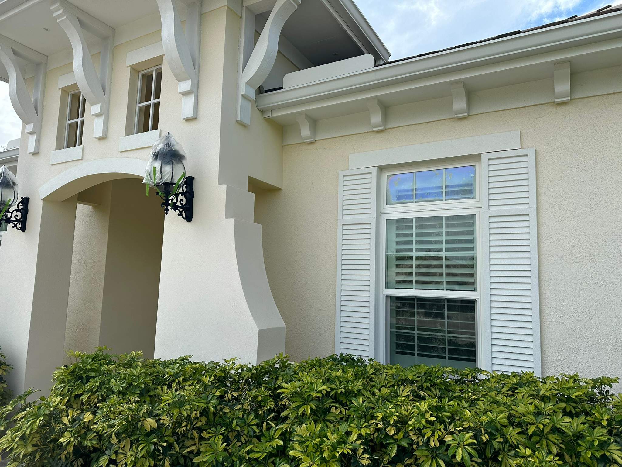 House Wash & Pool Screen Enclosure Cleaning in Winding River Community, Bradenton, FL | Sunshine AquaWash by Sunshine AquaWash