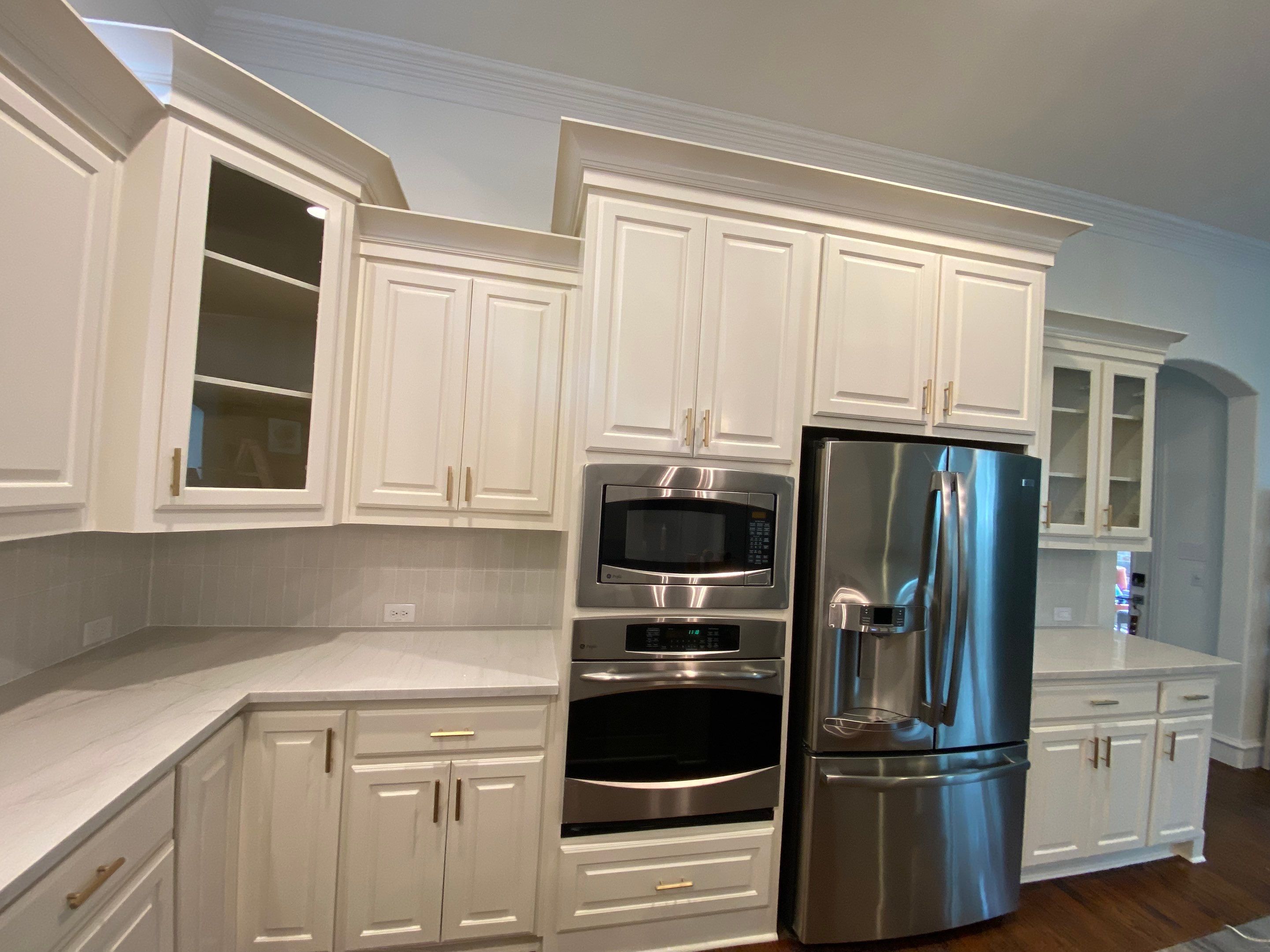 Kitchen Remodel using Quartzite by SLM General Contractors & Roofing
