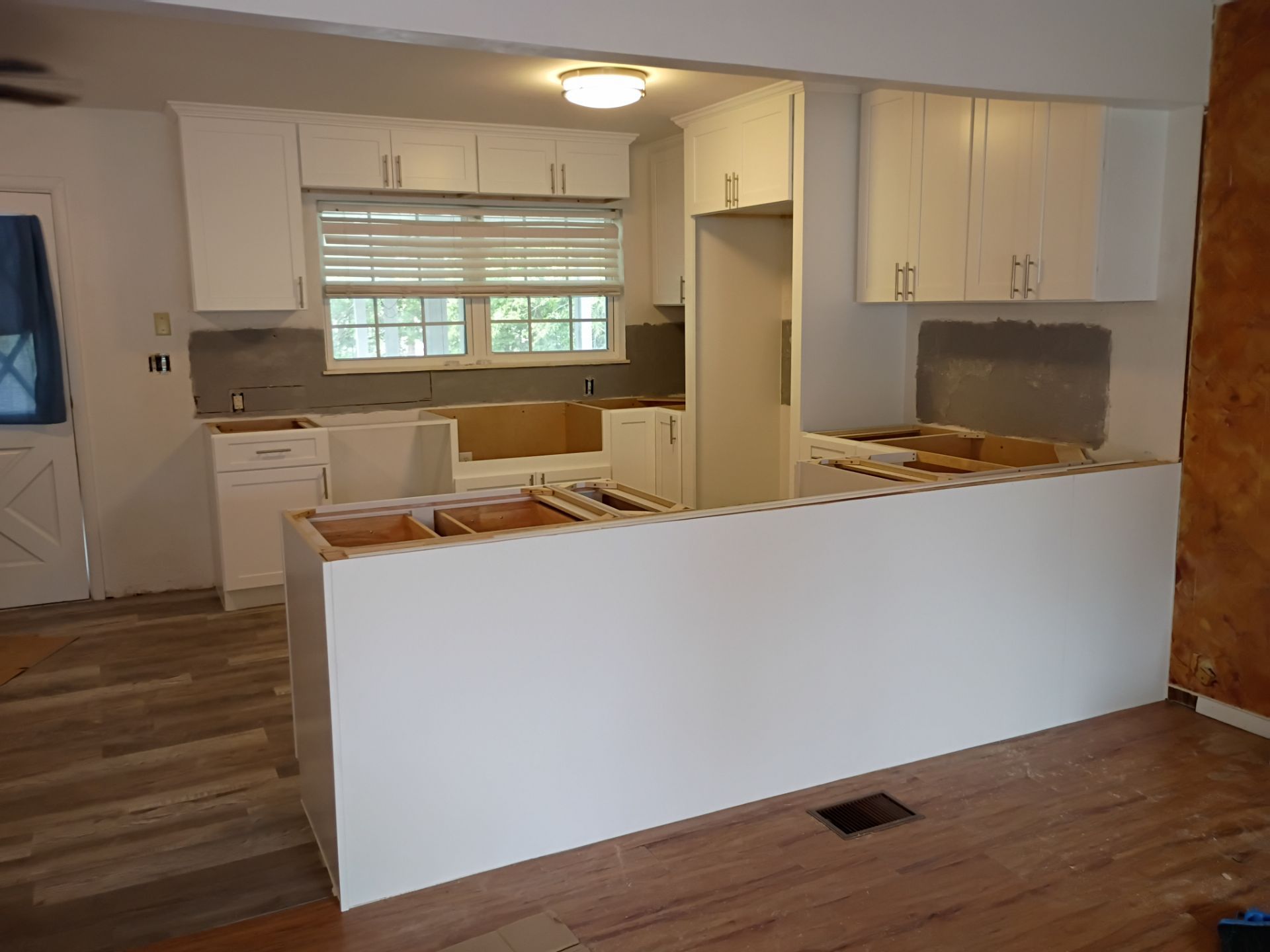 Rapid Cabinet Refitting: Turnkey Installation Completed in 48 Hours by Tibi Soli LLC