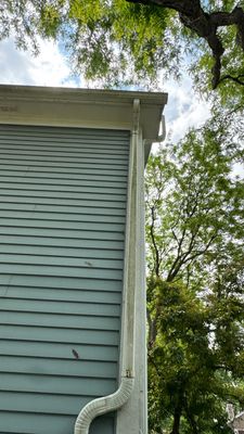 Turtle Shell gutter protection installation in Naperville, IL 60563, photograph 4