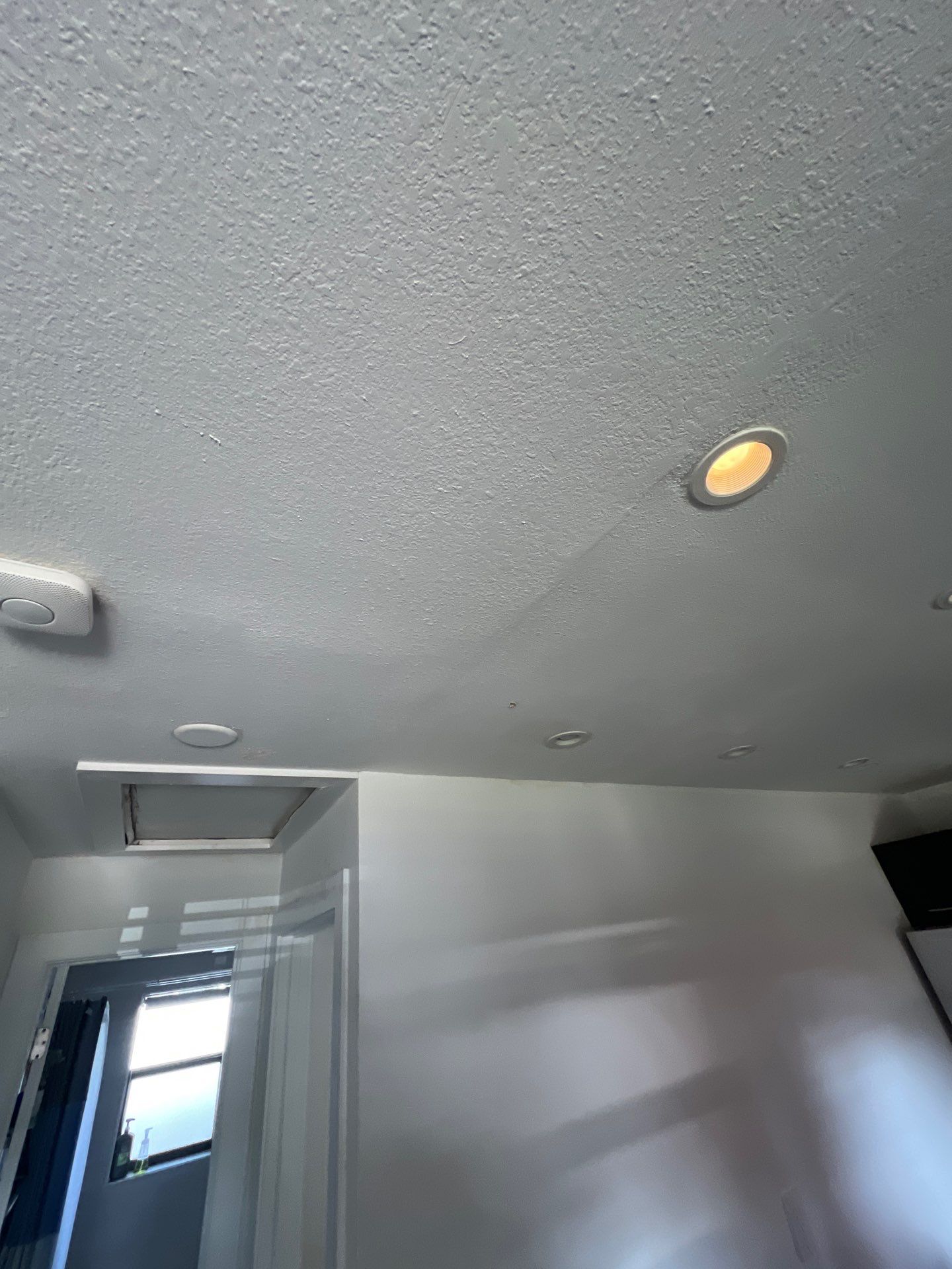 Windstorm Damage & Multi-Room Water Mitigation in St. Petersburg by Right On Time Restoration