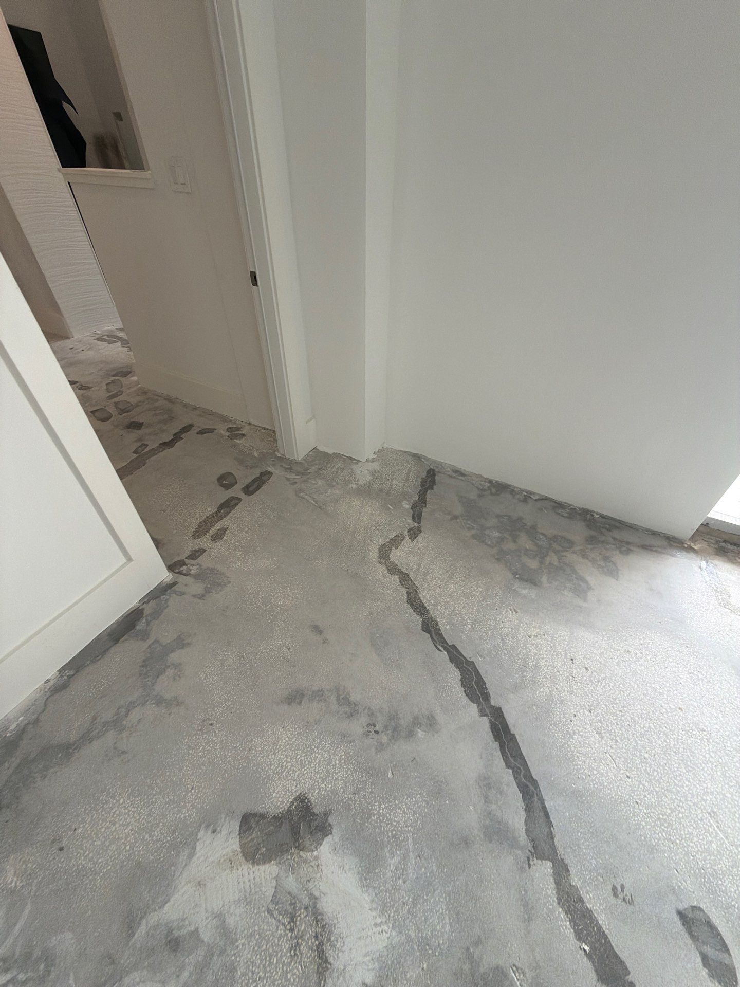 Residential Garage Floor Preparation and Epoxy Coating in Dunedin by Performance Floors & Coating