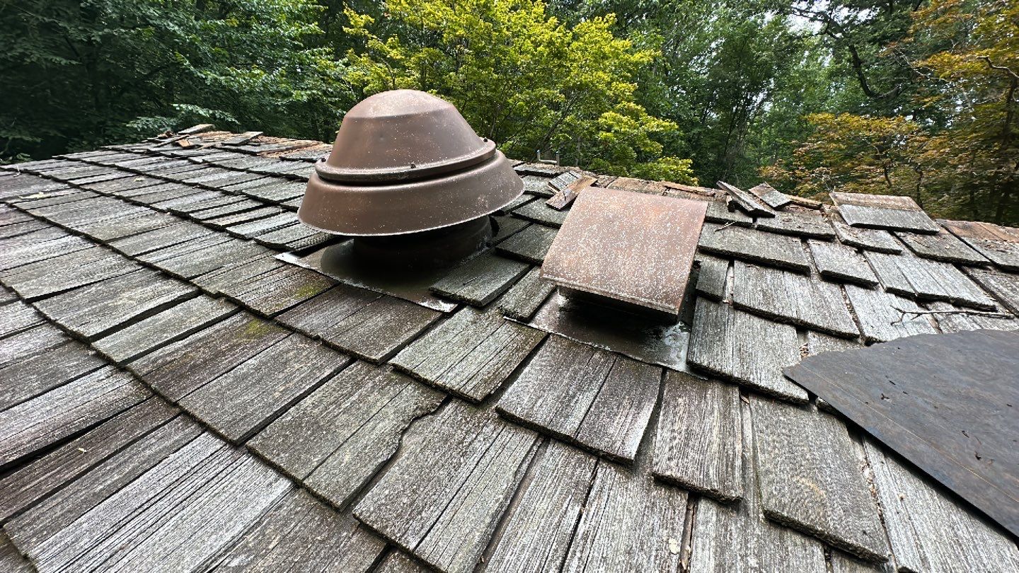 Fairfax Station: CertainTeed Landmark Pro Designer Shingles in Max Def Resawn Shake by RM Banning, Inc.