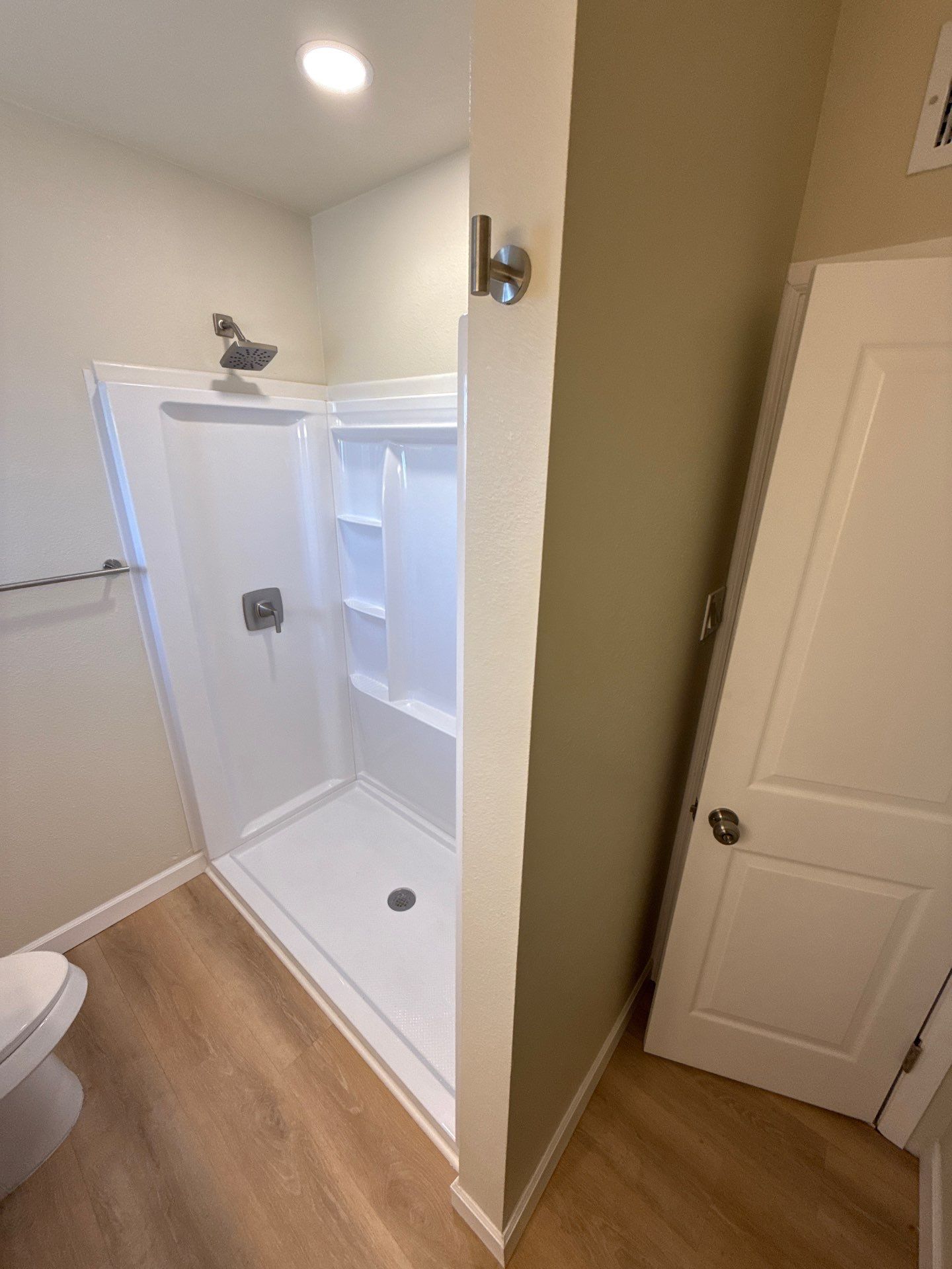 Bathroom remodel by Castro Brothers Solutions