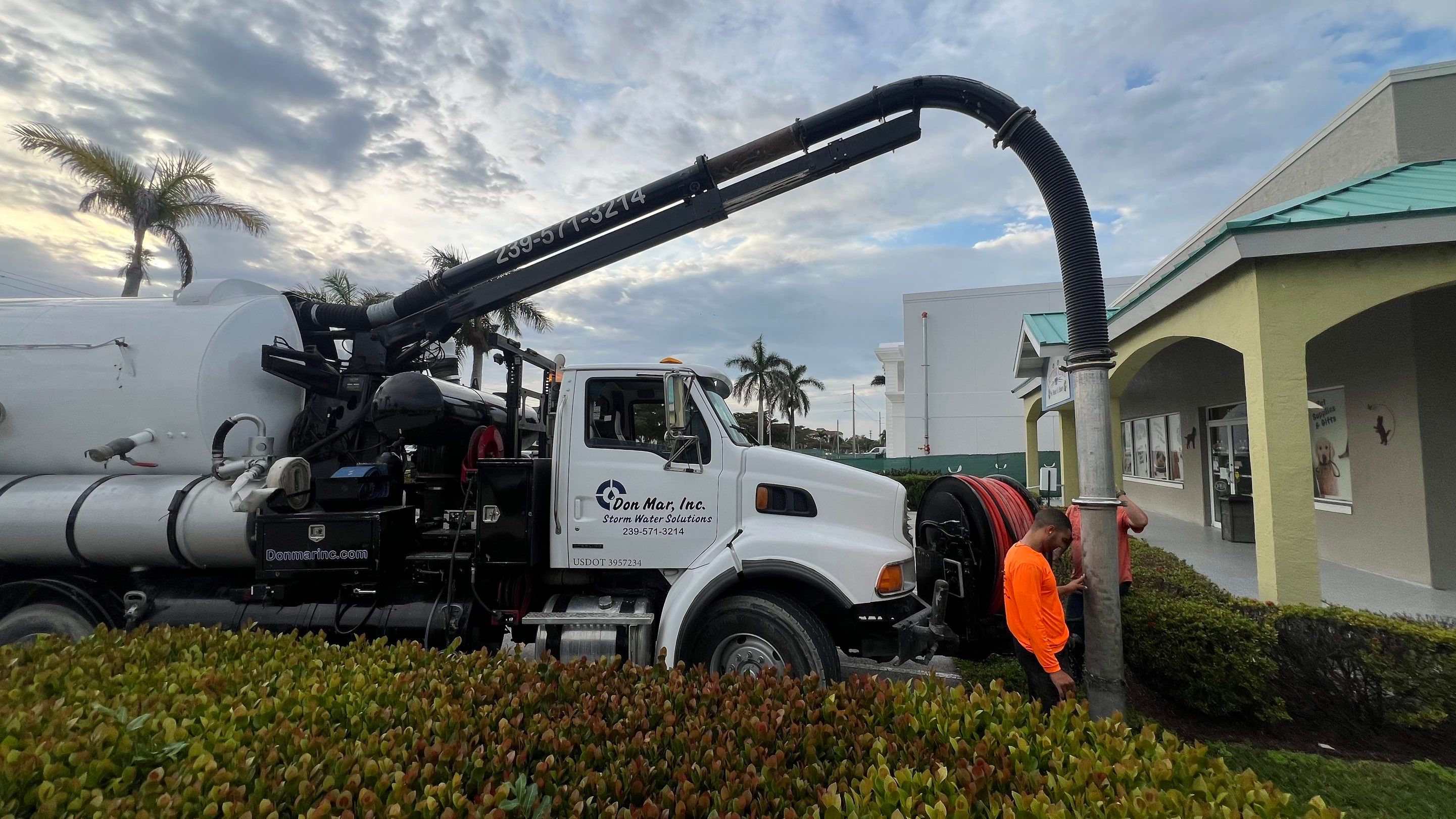 Stromwater System Maintenance at Bill Smith Appliances / Critter Cafe Marco Island Catch Basin by Don Mar, Inc. Storm Water Solutions