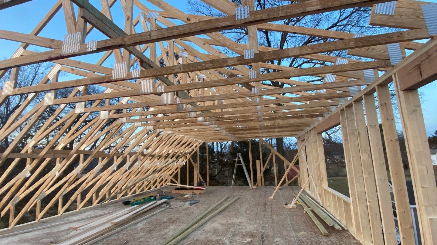 build car garage and efisienci room  using new construction by Jesus Master Handyman LLC 