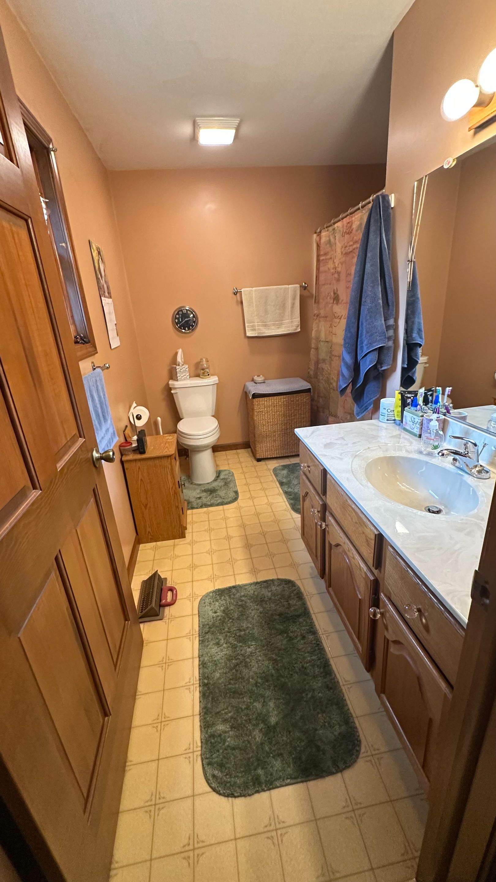 Full Bathroom: Metapeake & Platinum by Rome Bath Remodeling