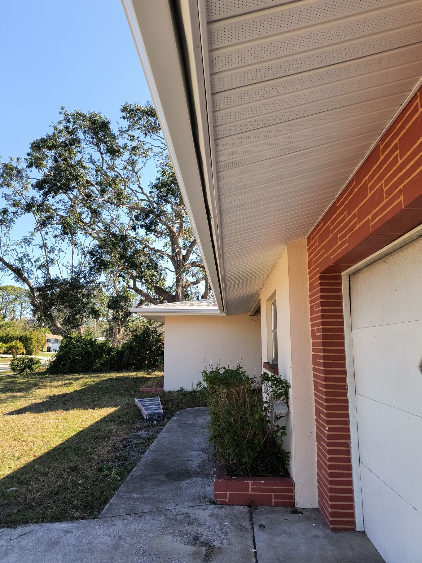White Soffit and Fascia Upgrade in Sarasota FL by Gutter Professors
