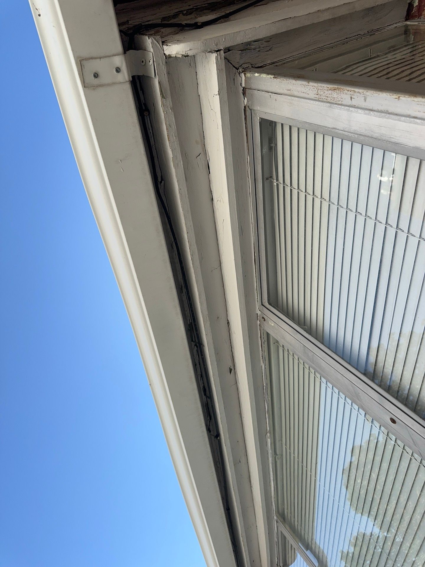 Salt Lake City | Mixed Profile Hardie Accent | Cobble Stone & Arctic White by Ideal Siding Utah