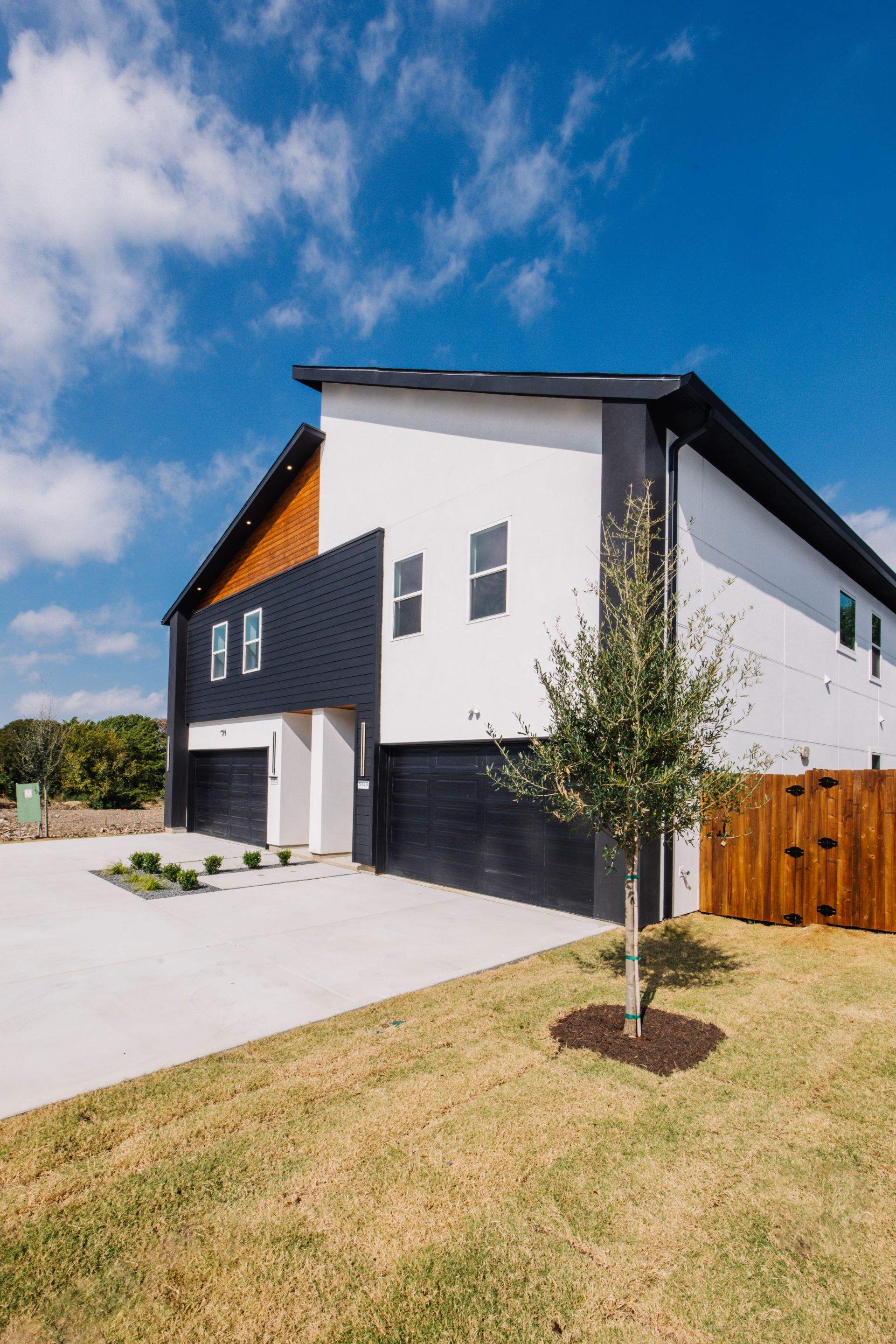 Ledbetter Project (Duplex New Construction) by HOMES BY JAR