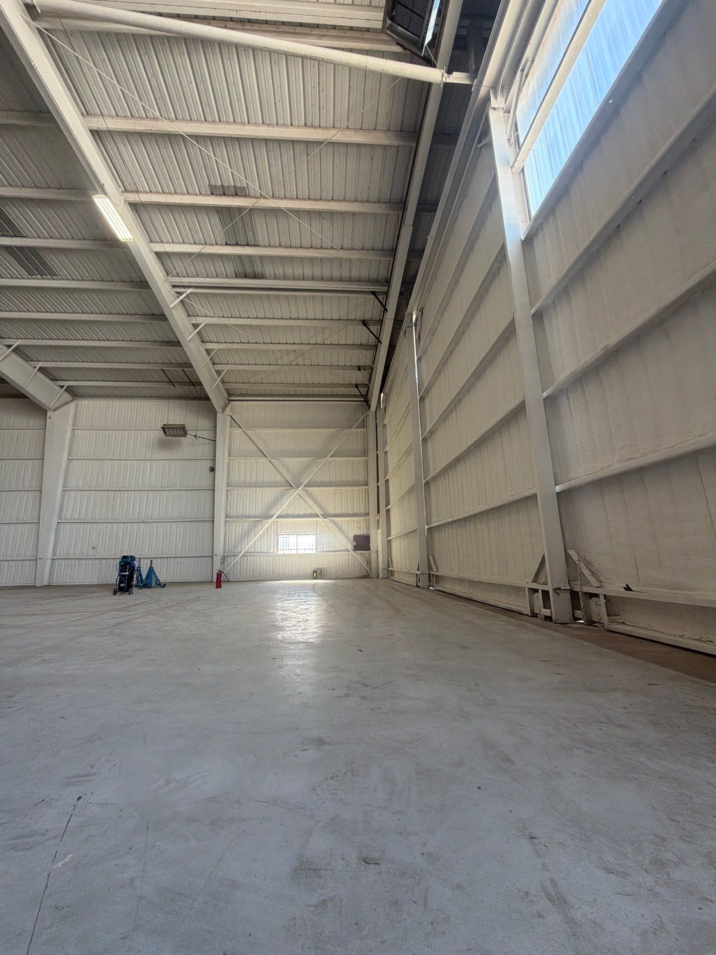 20,000 SF Airplane Hangar  by Apex Insulation Solutions