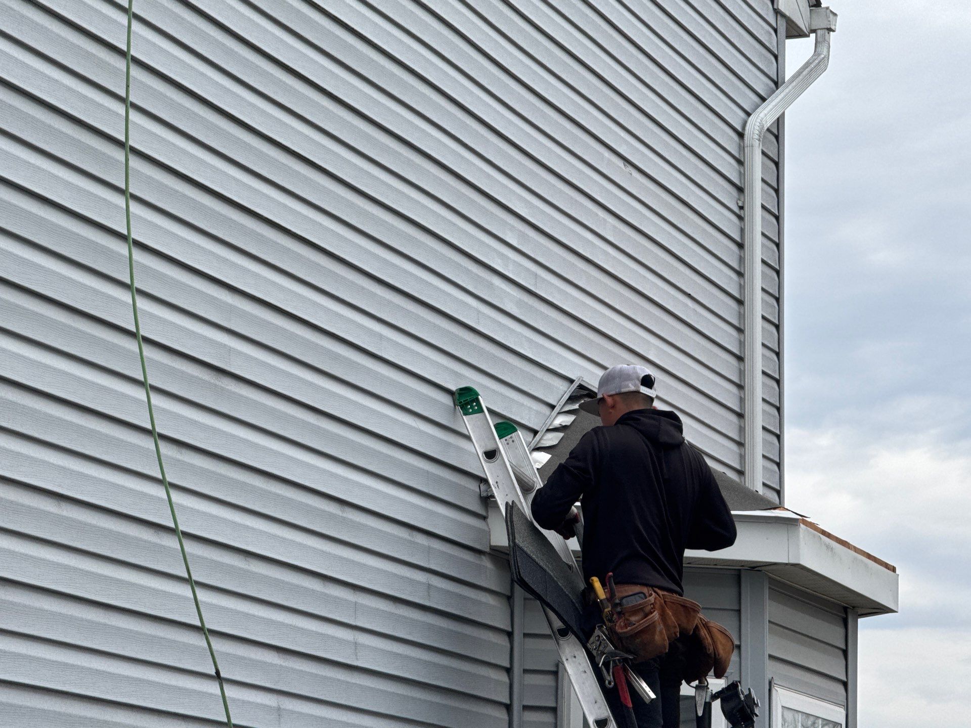 Residential Roofing Installation using certainteed landmark shingles by La Bendicion Contruction Llc