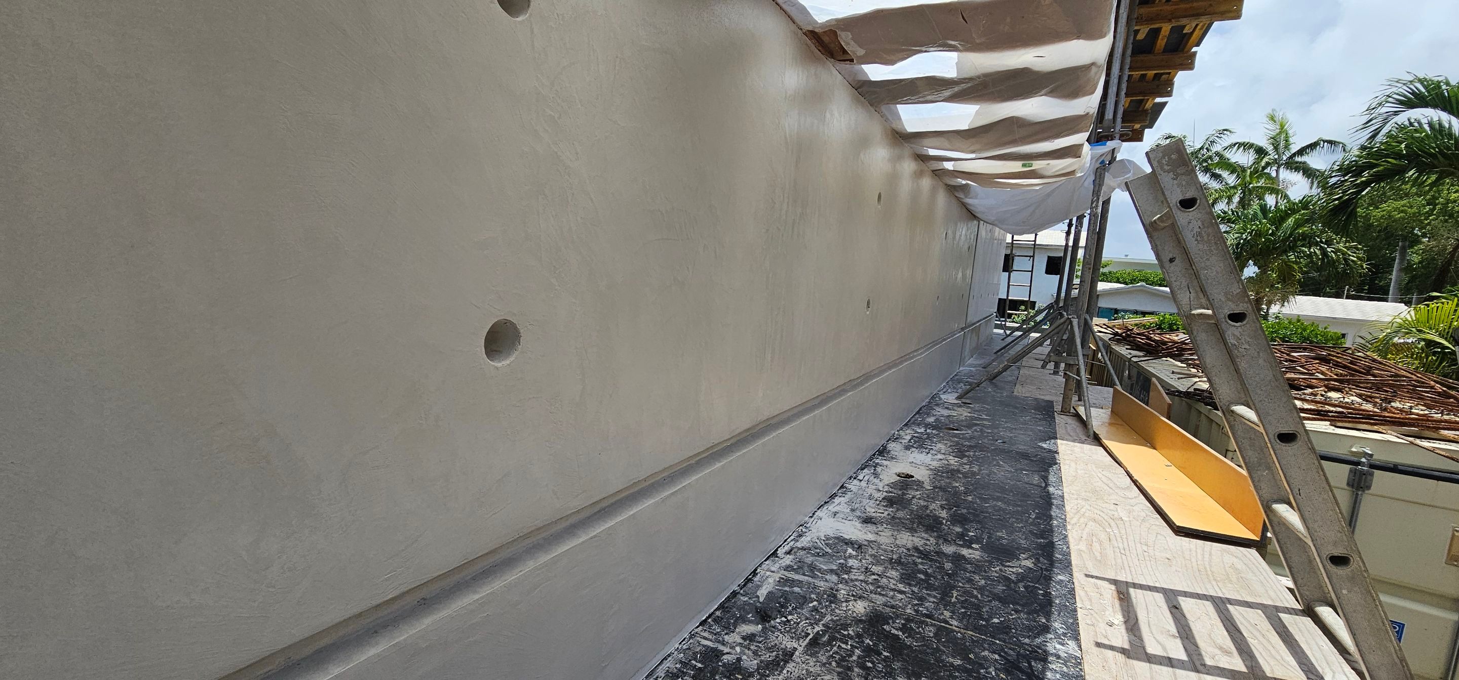 Microtopping over Exterior Walls by Seamless Surfaces