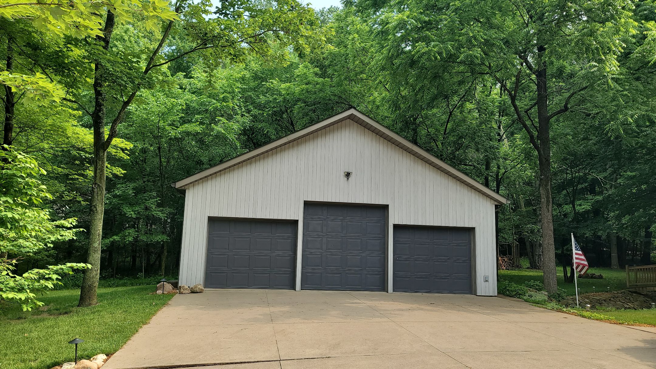 Owens Corning Color: Williamsburg Gray by Eagle Eye Roofing