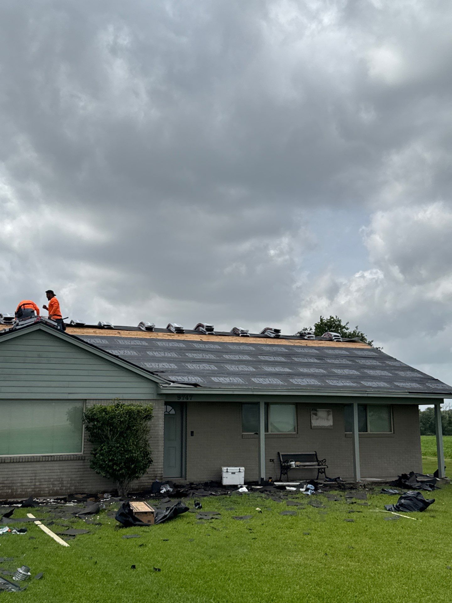 Roof Replacement louise by Roof Repair Company