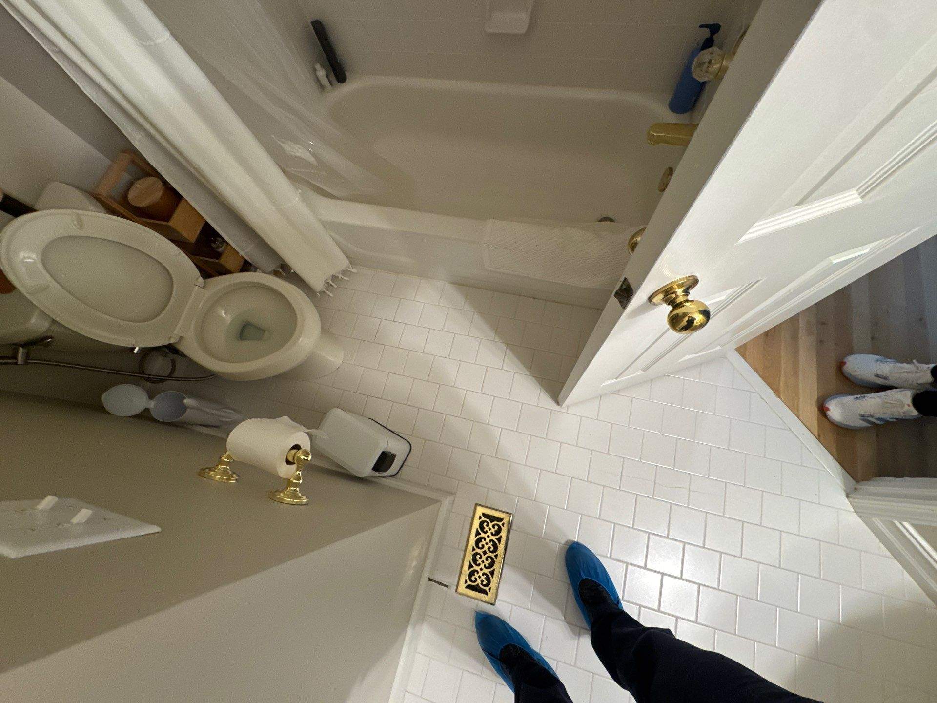 Hall bathroom renovation by Prudencio