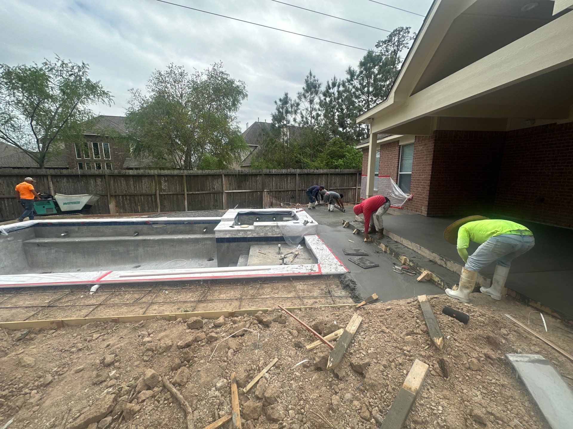 Pool, Patio Cover and Summer Kitchen in Creekside by SophAlx LLC