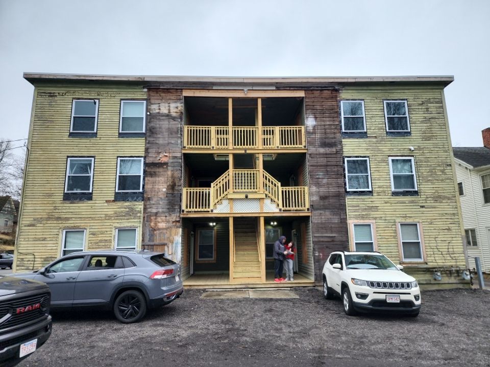 Vinyl siding in Putnam, CT by UBrothers Construction