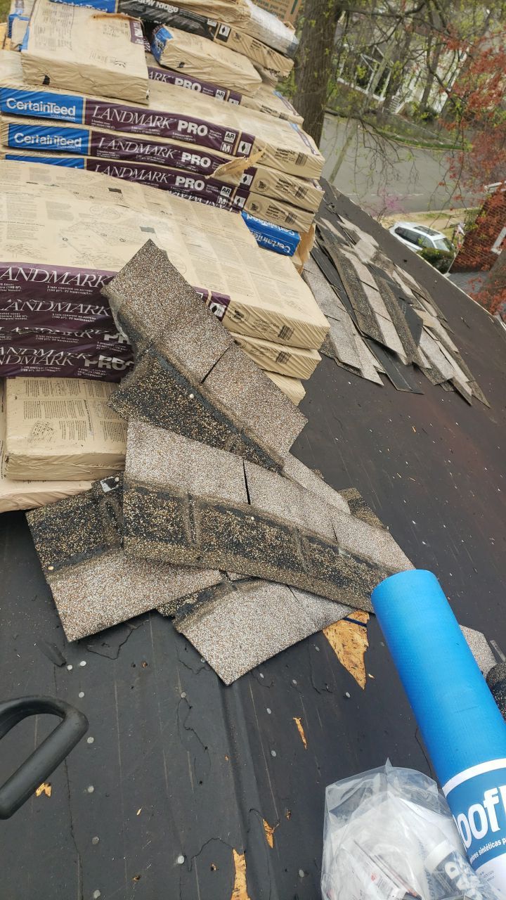 Arlington: CertainTeed Landmark Pro Designer Shingles in Max Def Georgetown Gray by RM Banning, Inc.