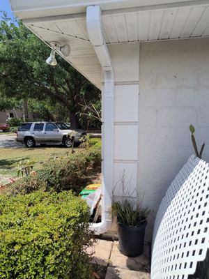 Gutter Project with White 6-K Seamless Gutters Installation and Downspouts in Sarasota FL