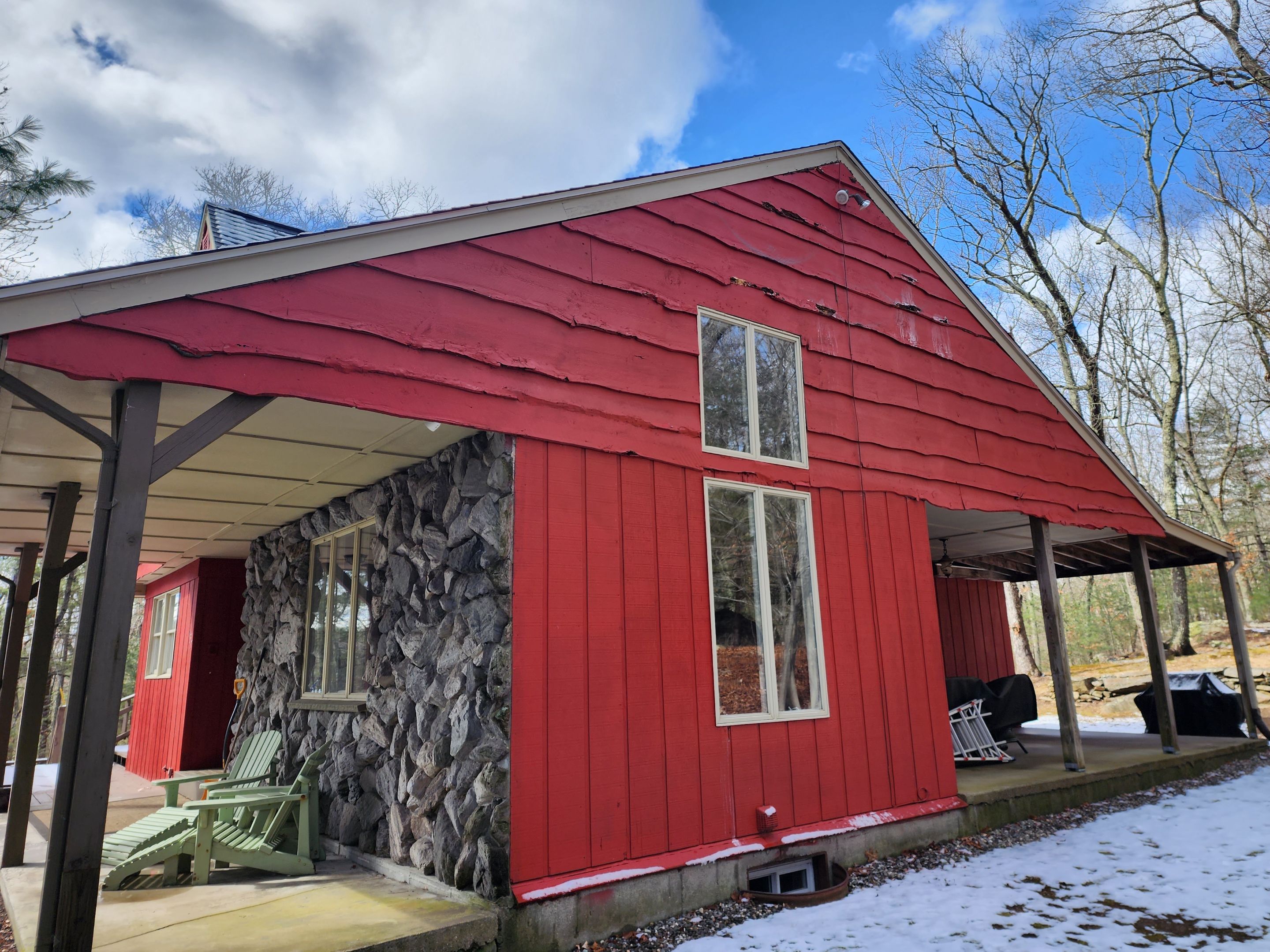 Vinyl siding with beige trim in Upton, MA by UBrothers Construction