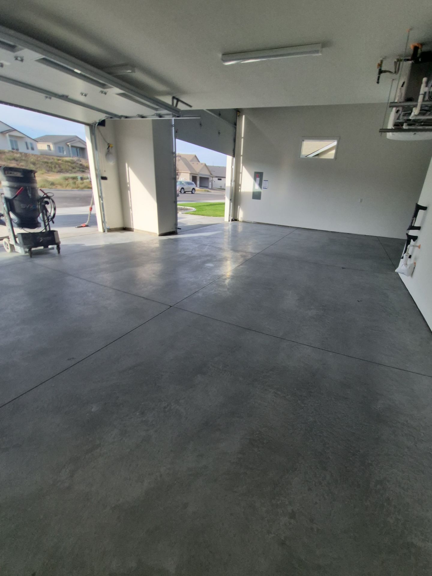 Pebble Beach Polyurea Garage Floor Coating in Kennewick by Croc Coatings, LLC