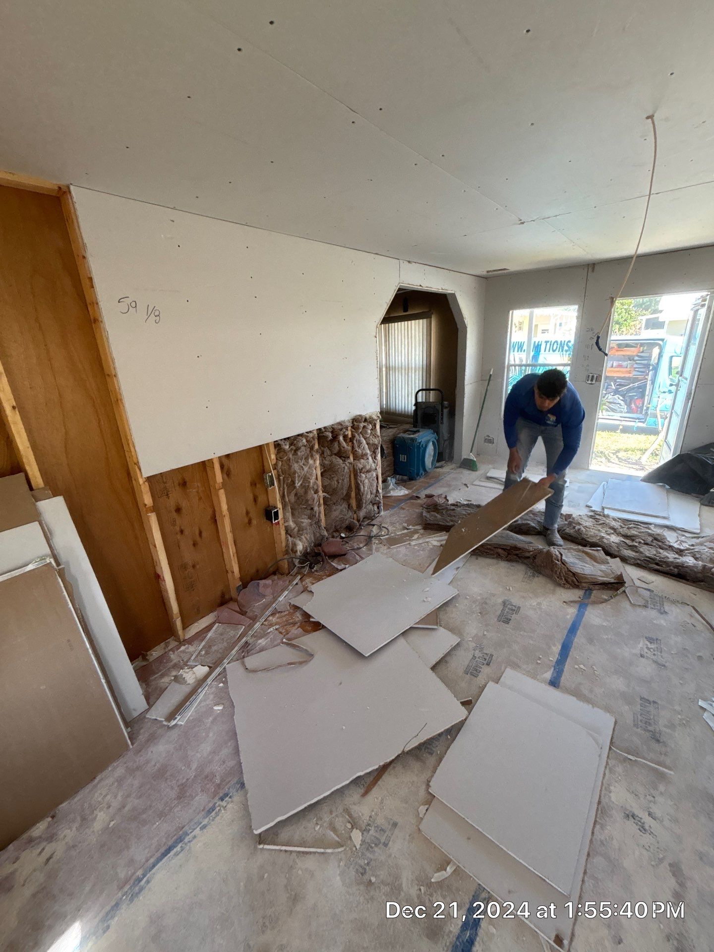 Mold Damage Removal In Ellenton, FL by Ampm Restoration Services